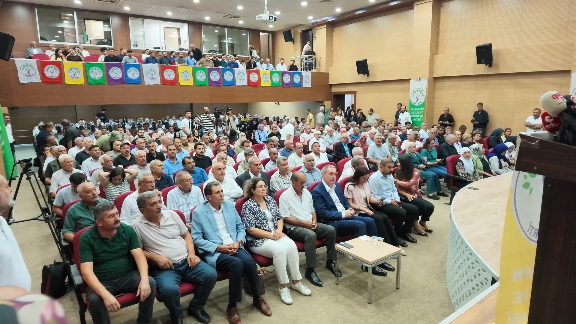 Tuncer Bakırhan partililerle buluştu