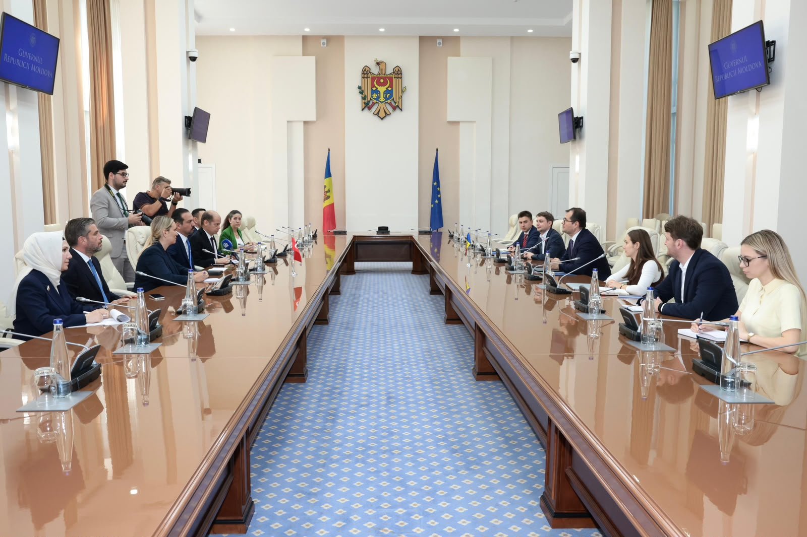 AK Partili Zorlu, Moldova Cumhurbaşkanı Sandu ile görüştü