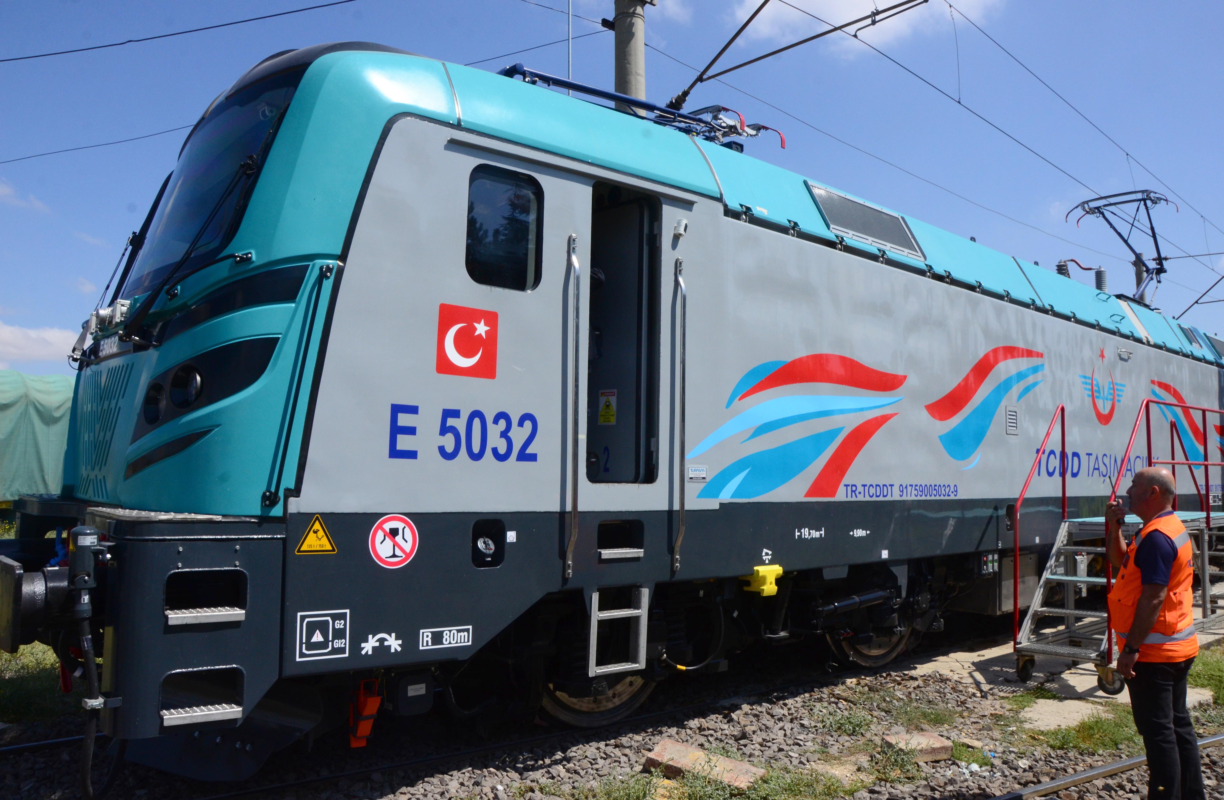 Vali Yılmaz, Devrim Arabaları Müzesi’ni ziyaret etti