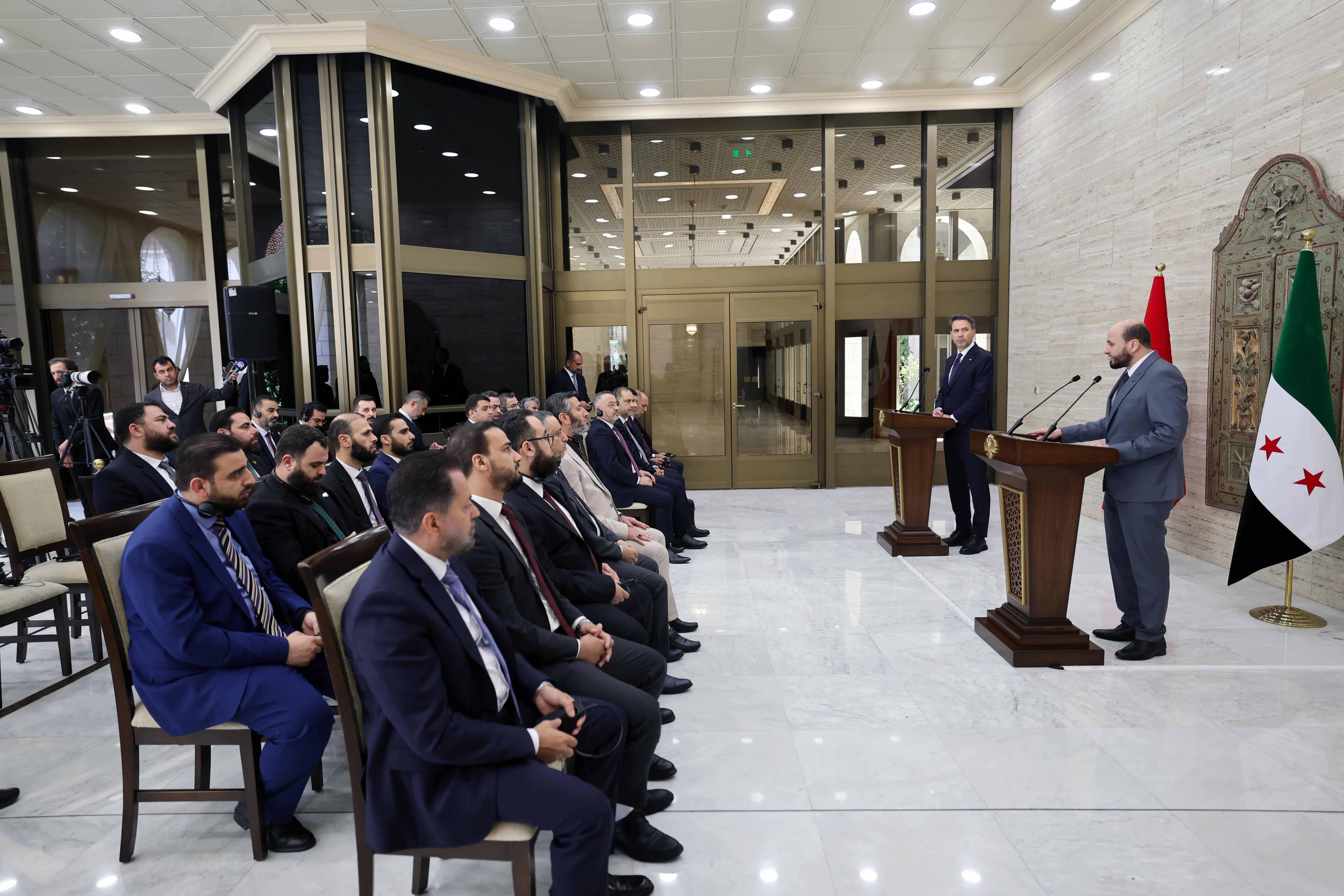 Bakan Bayraktar Suriye Enerji Bakanı ile görüşmede