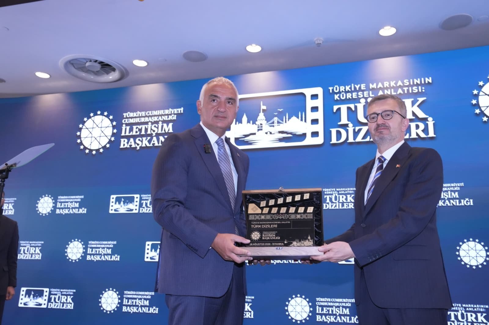 Cumhurbaşkanlığı İletişim Başkanı Burhanettin Duran Türk dizileri programında konuşuyor