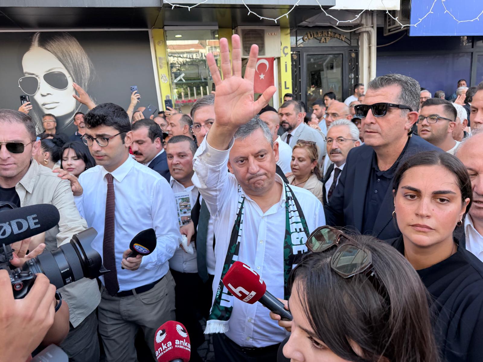 Özgür Özel açılış töreninde