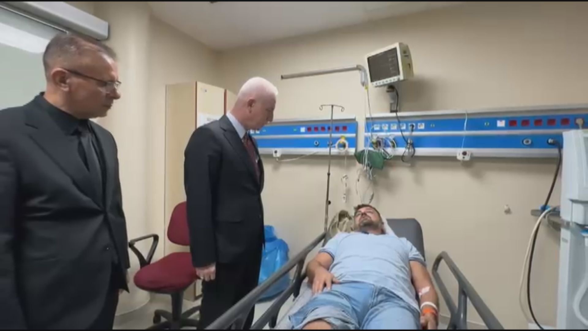Vali Gül, hastanede yaralıları ziyaret etti