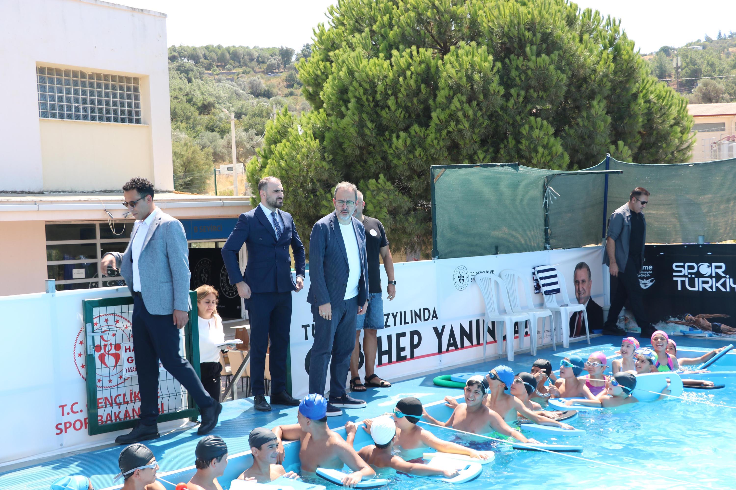 Mehmet Kasapoğlu açıklama yapıyor