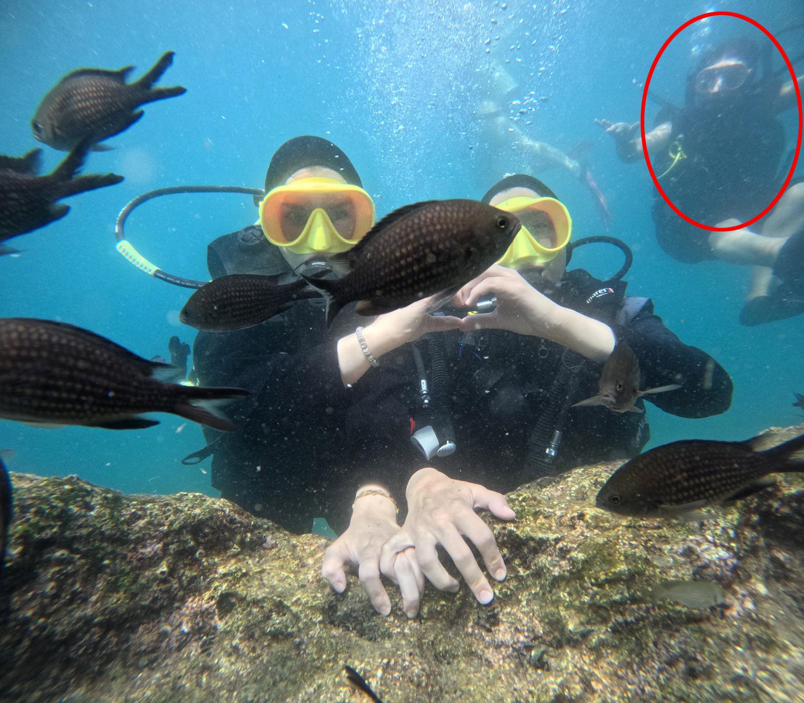 Turistlere brifing verilirken