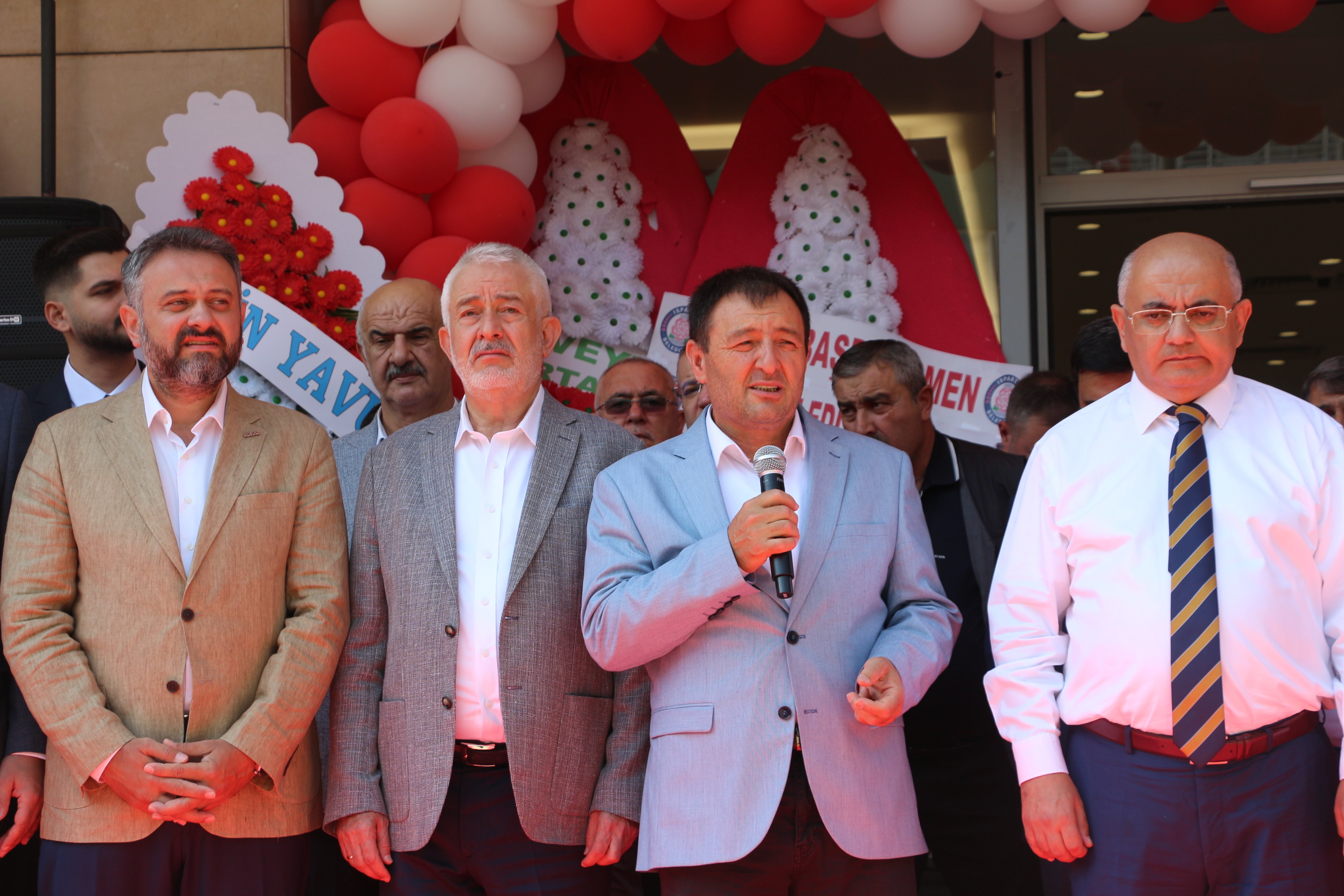 Albayrak Finans Isparta şubesi açılış kurdele kesimi