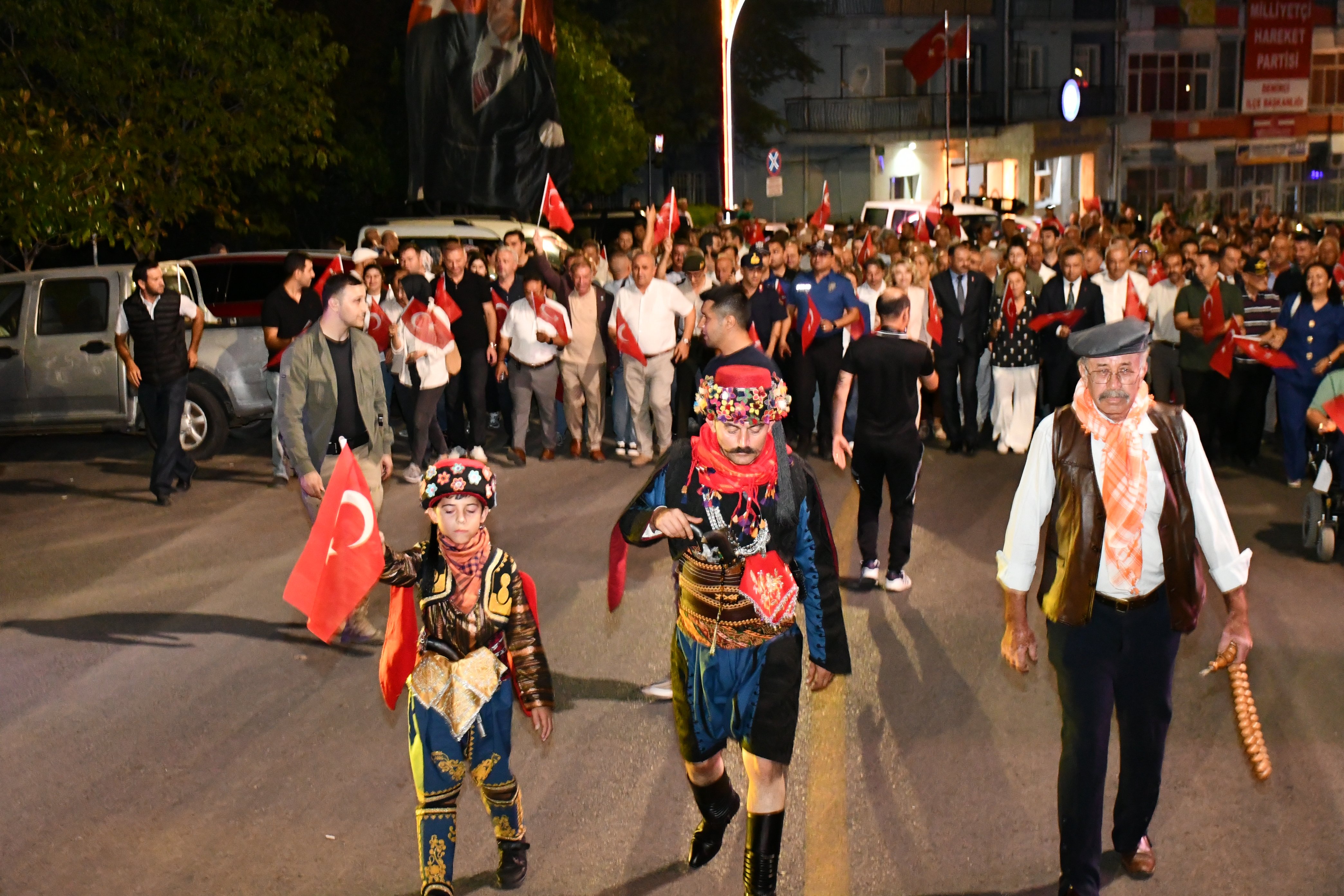 Demirci Kurtuluş Festivali 3 etek kıyafetleri