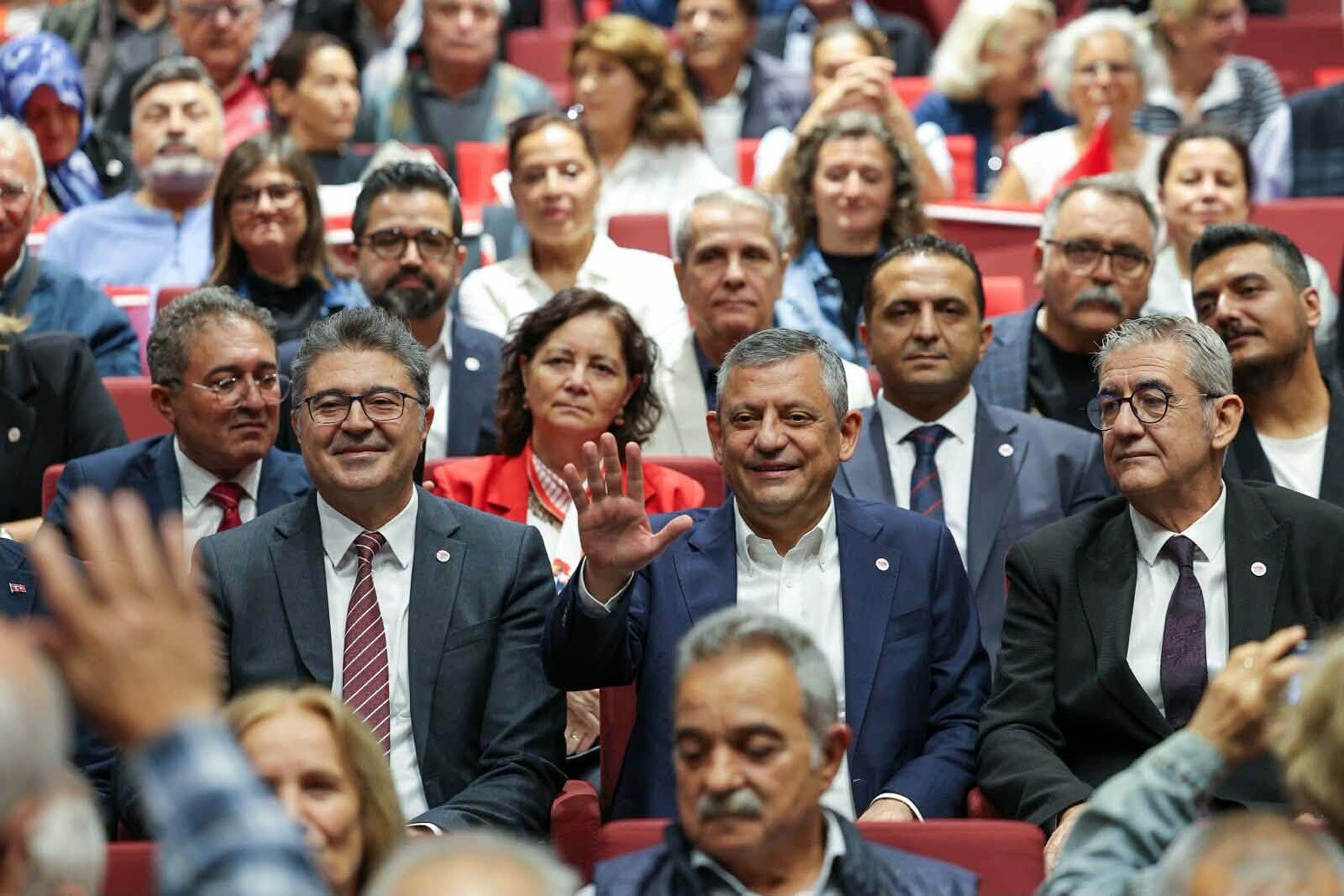 Özgür Özel, Yeni Parti, Balıkesir