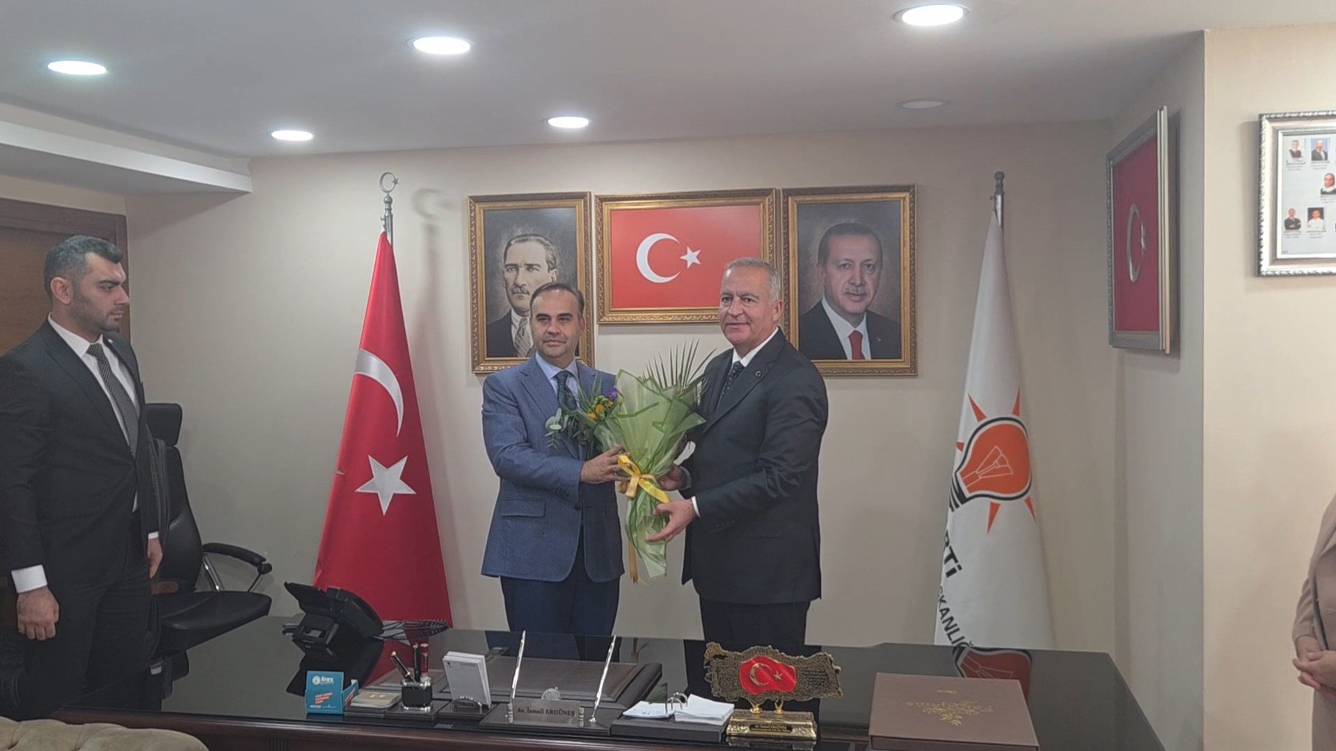 Sanayi ve Teknoloji Bakanı Mehmet Fatih Kacır partililerle buluştu