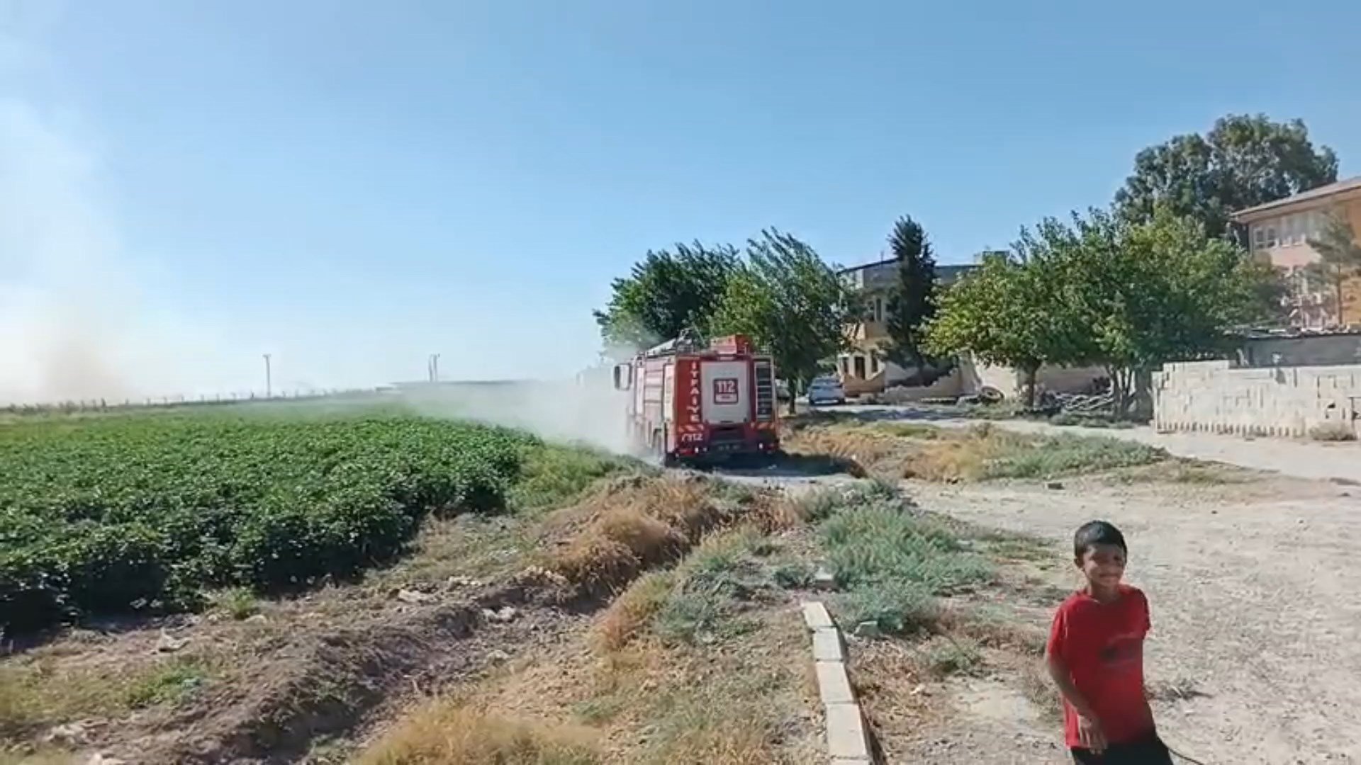 Akçakale yangın söndürme çalışması