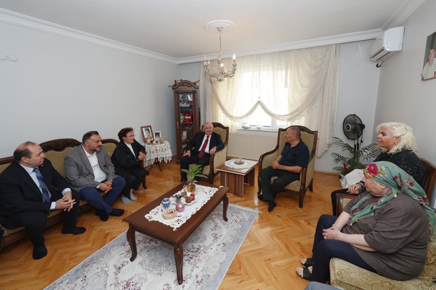 Milli Savunma Bakanı Yaşar Güler şehit ailesi ziyareti