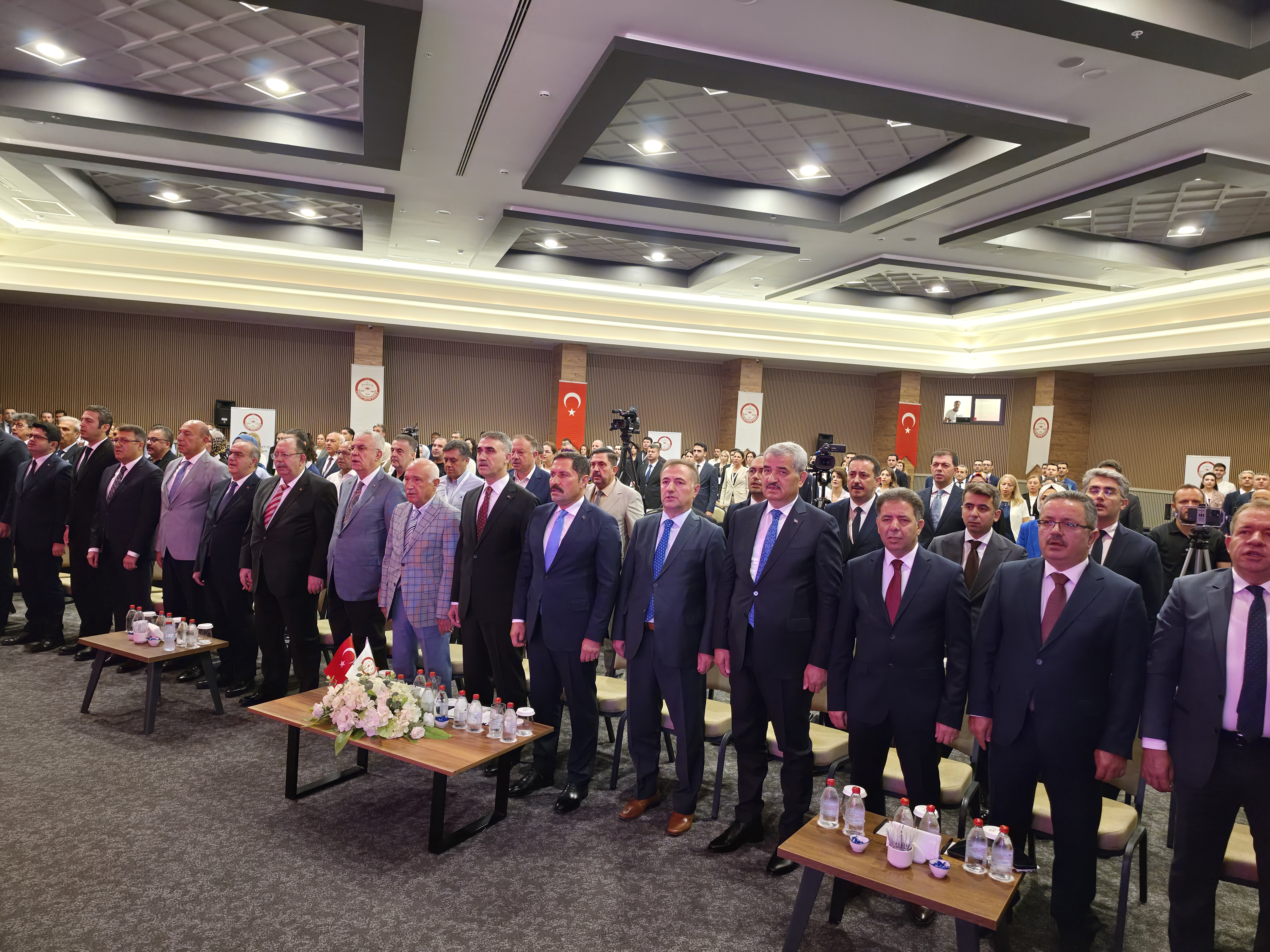 YSK Başkanı Serdar Mutta ve eski TBMM Başkanı Cemil Çiçek Hatay programında