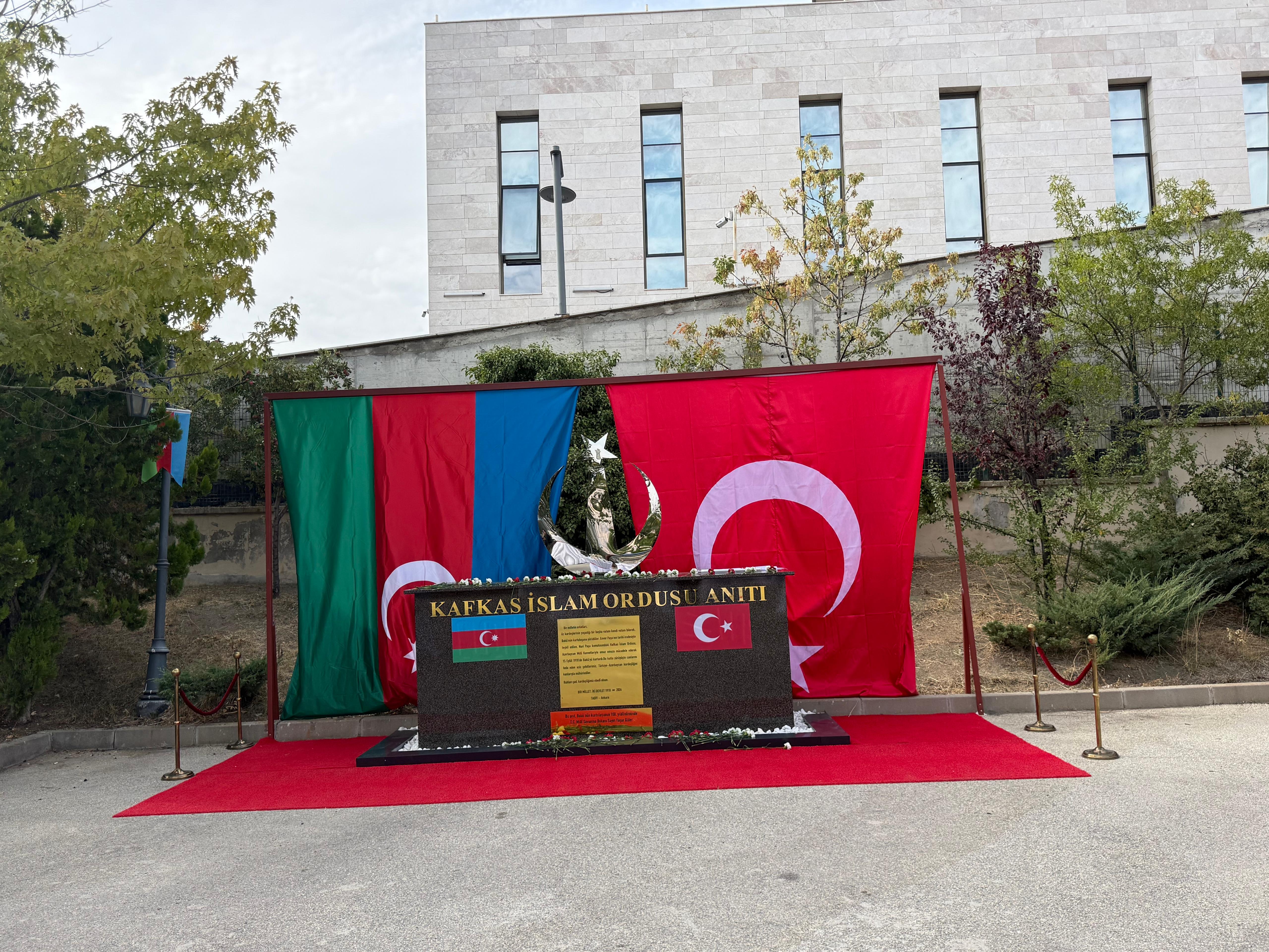 Türkiye Azerbaycan Dostluk ve İşbirliği Vakfı (TADİV) tarafından düzenlenen anma programına Milli Savunma Bakanı Yaşar Güler katıldı