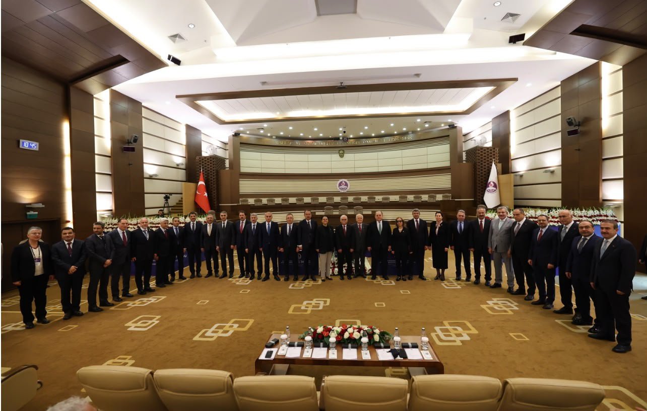 AYM Başkanı Kadir Özkaya sempozyumda konuştu