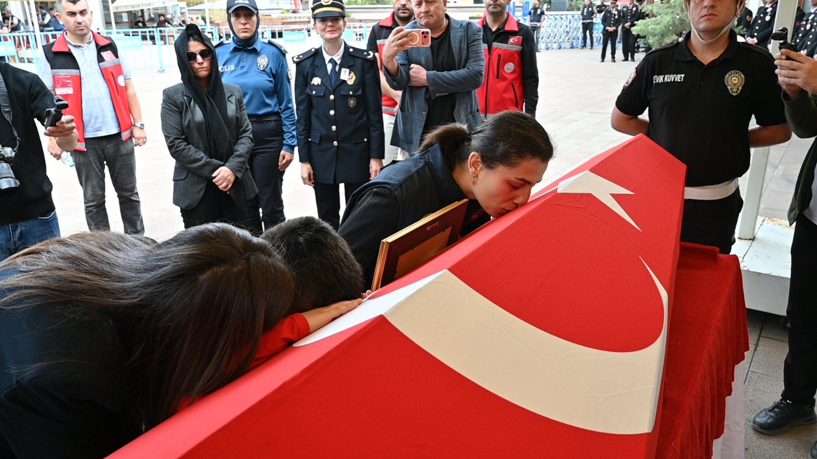 Şehit polis memuru Batuhan Sarıyalçınkaya cenazesi Giresun
