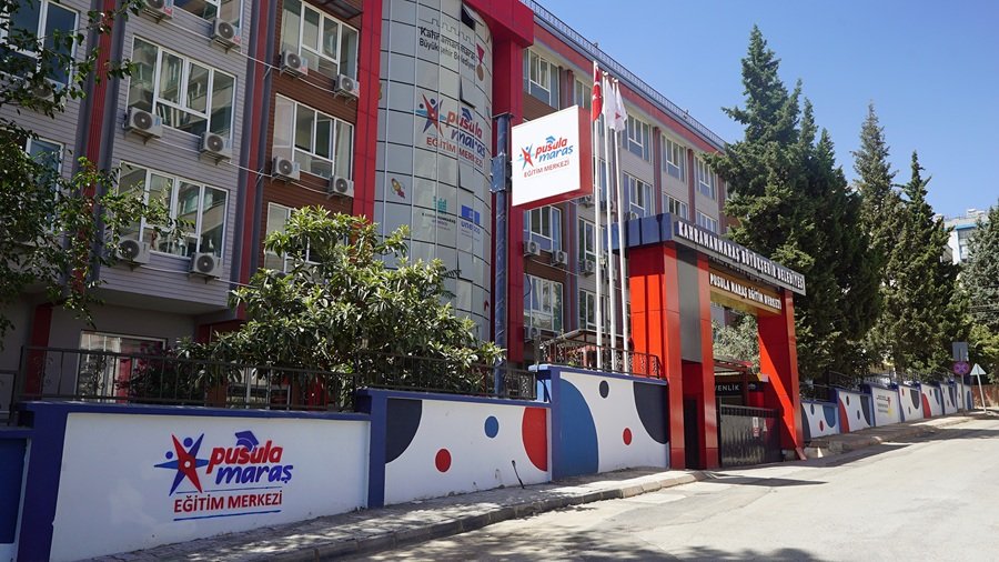 Protokol üyeleri Pusula Maraş Eğitim Merkezi