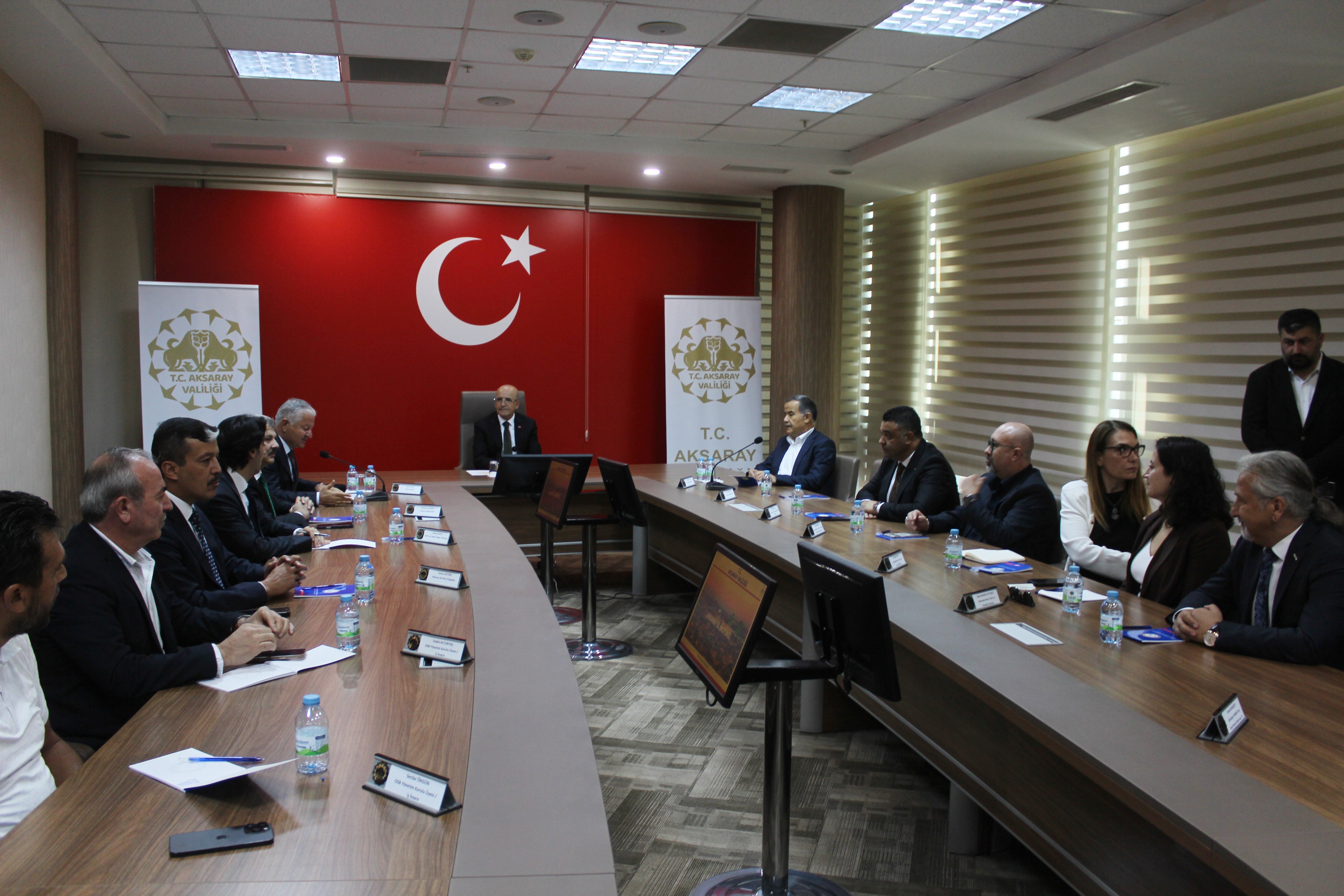 Bakan Şimşek iş dünyası temsilcileriyle görüşme