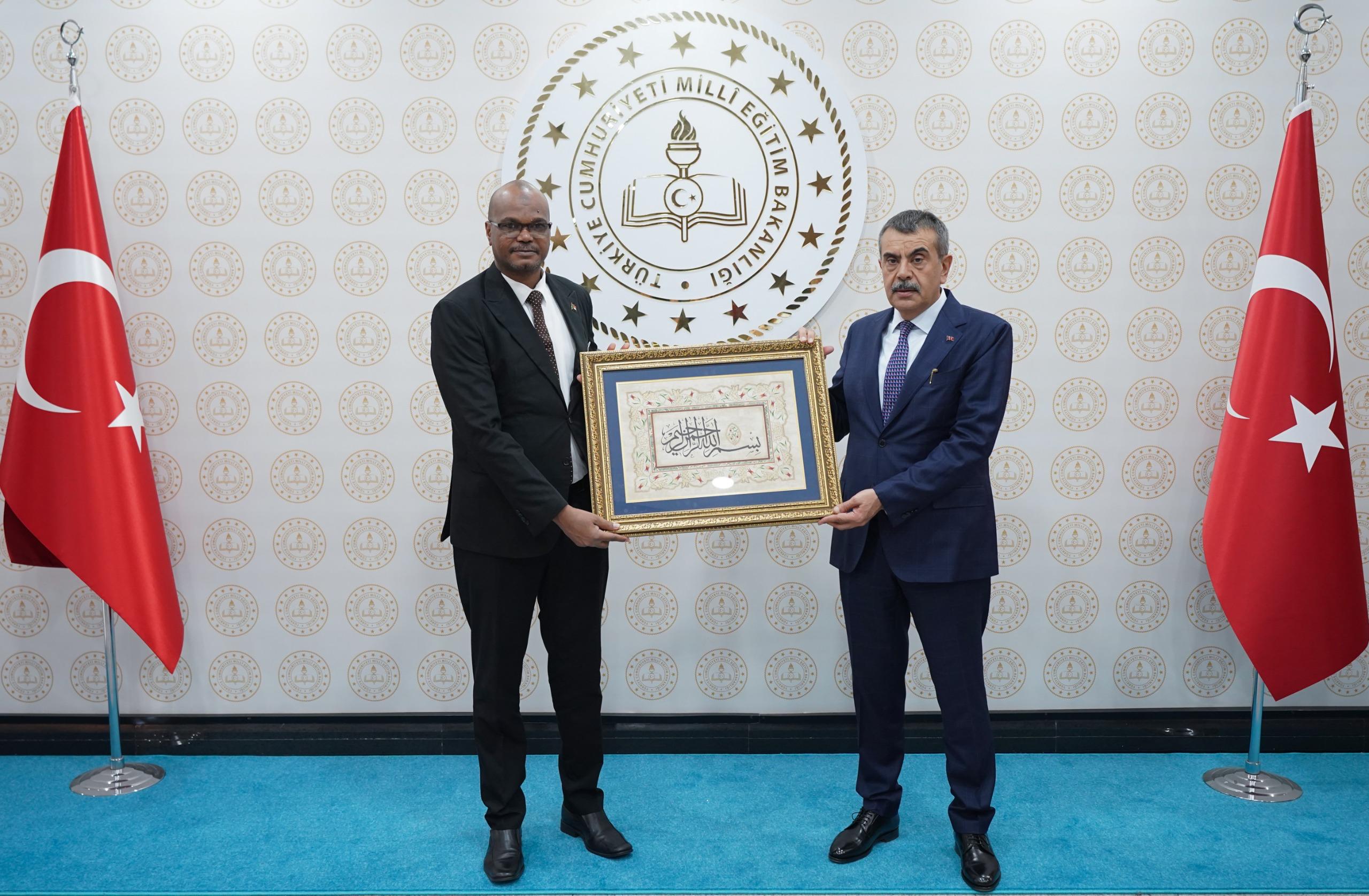 Bakan Tekin, Sudan Eğitim Bakanı Hajar ile görüştü