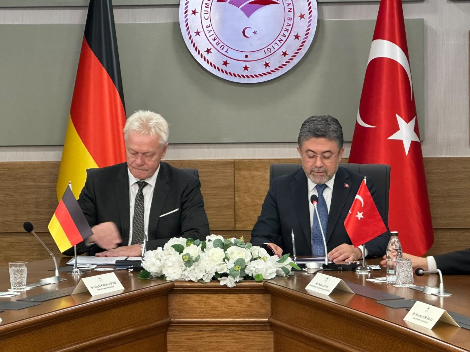 İmza töreninde Tarım ve Orman Bakanı İbrahim Yumaklı ve Almanya Federal Tarım, Gıda ve Yurt Bakanı Alois Rainer