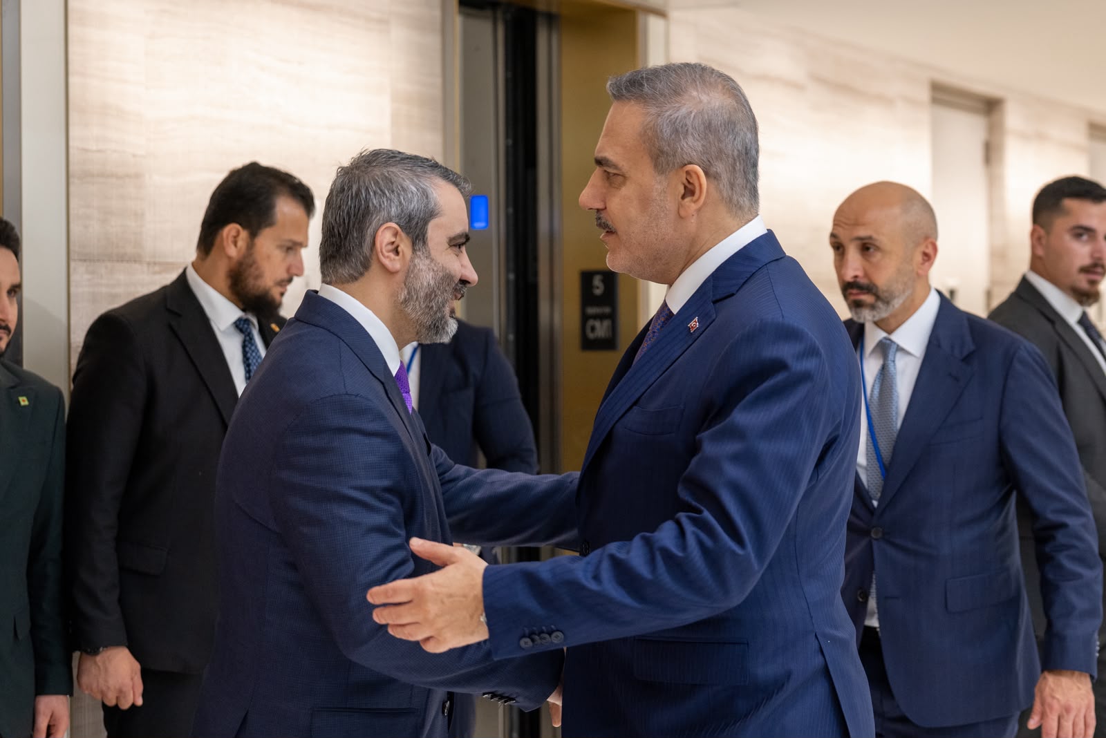 Türkiye Suriye Suudi Arabistan Dışişleri Bakanları üçlü toplantı görüntüsü