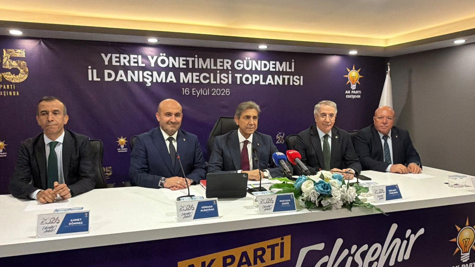 Mustafa Demir AK Parti toplantısında konuşma yaptı