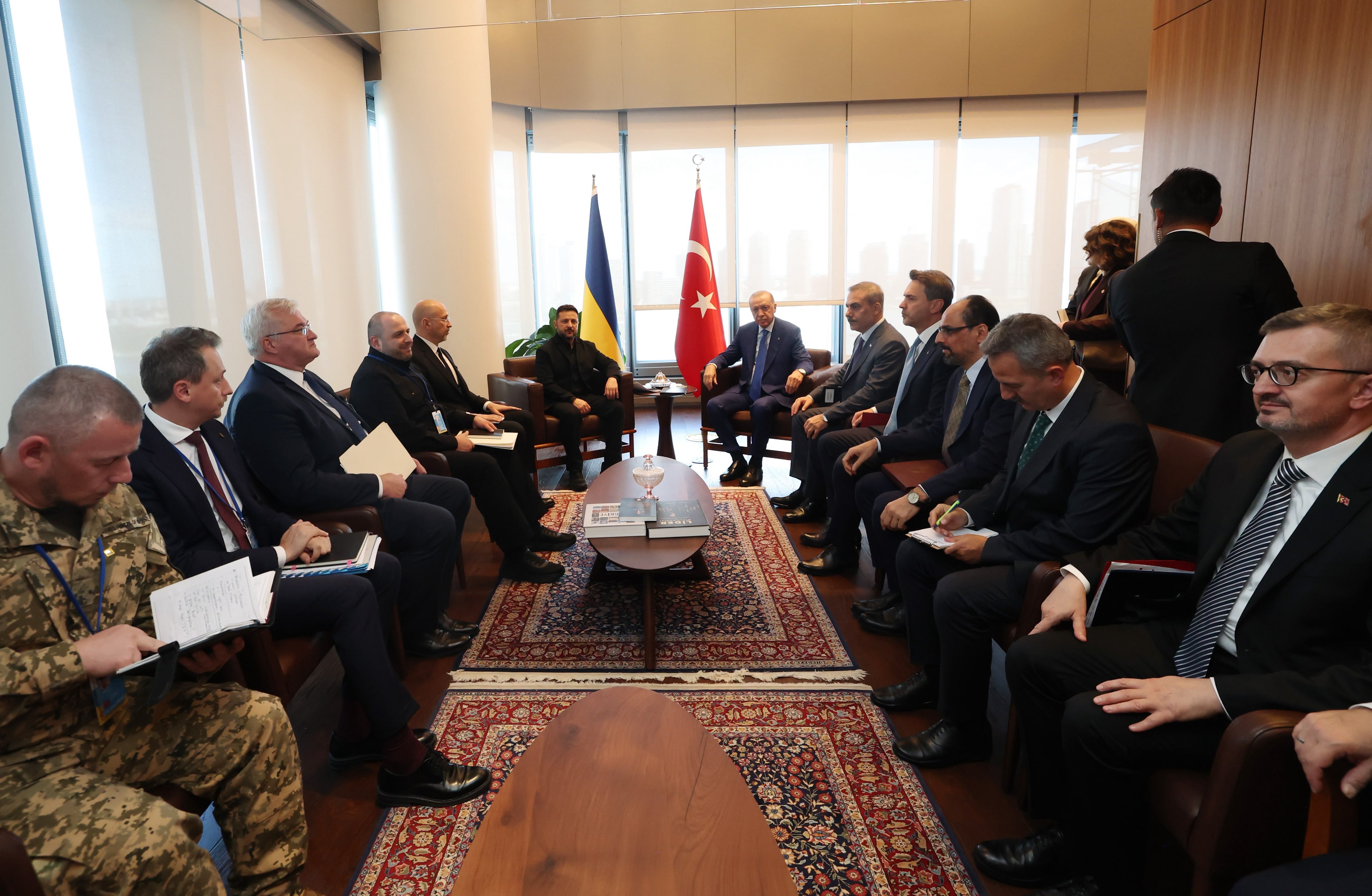 Bakan Bayraktar Ukrayna enerji arz güvenliği görüşmesi