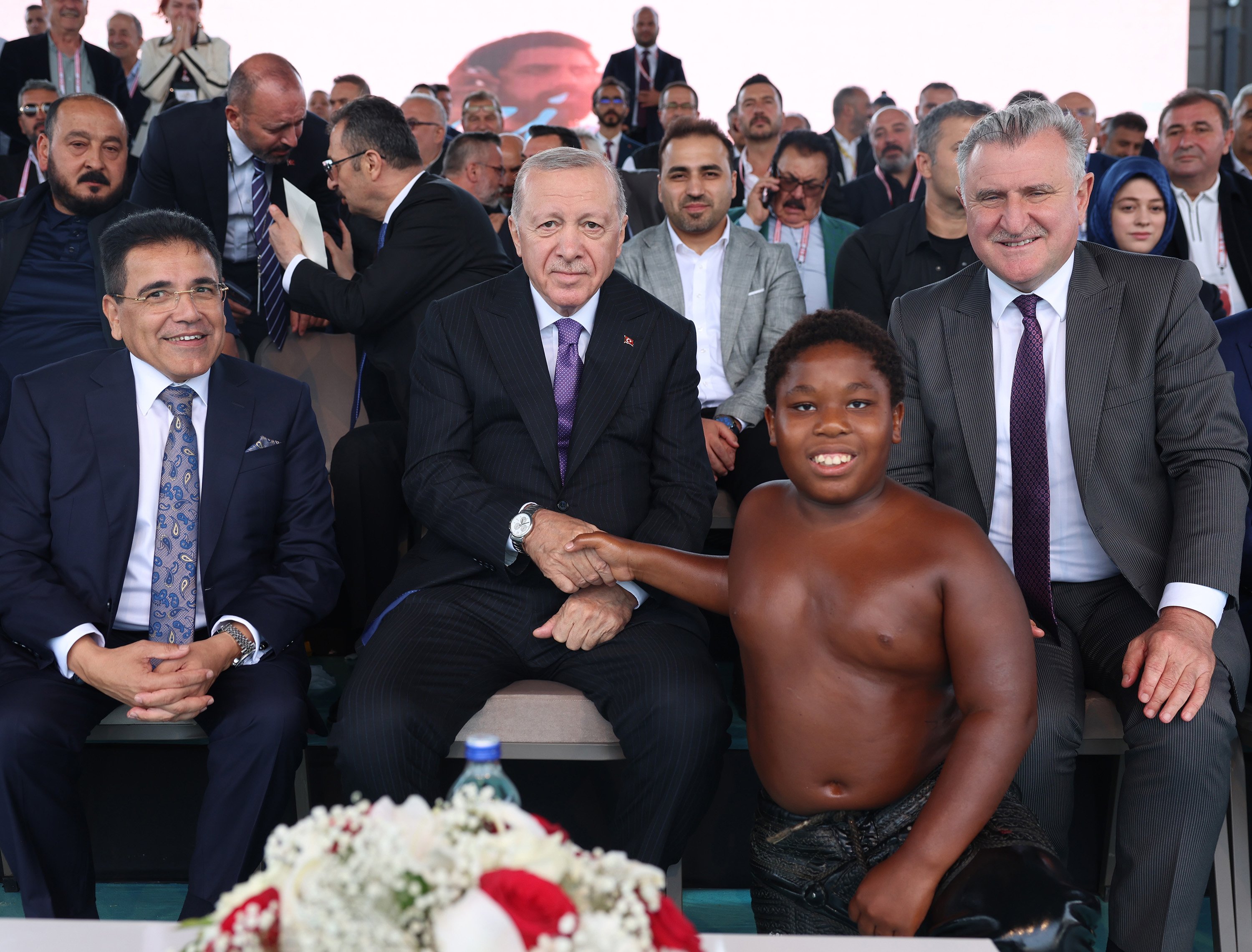 Cumhurbaşkanı Erdoğan Yağlı Güreş Cumhurbaşkanlığı Kupası final mücadelelerini izledi