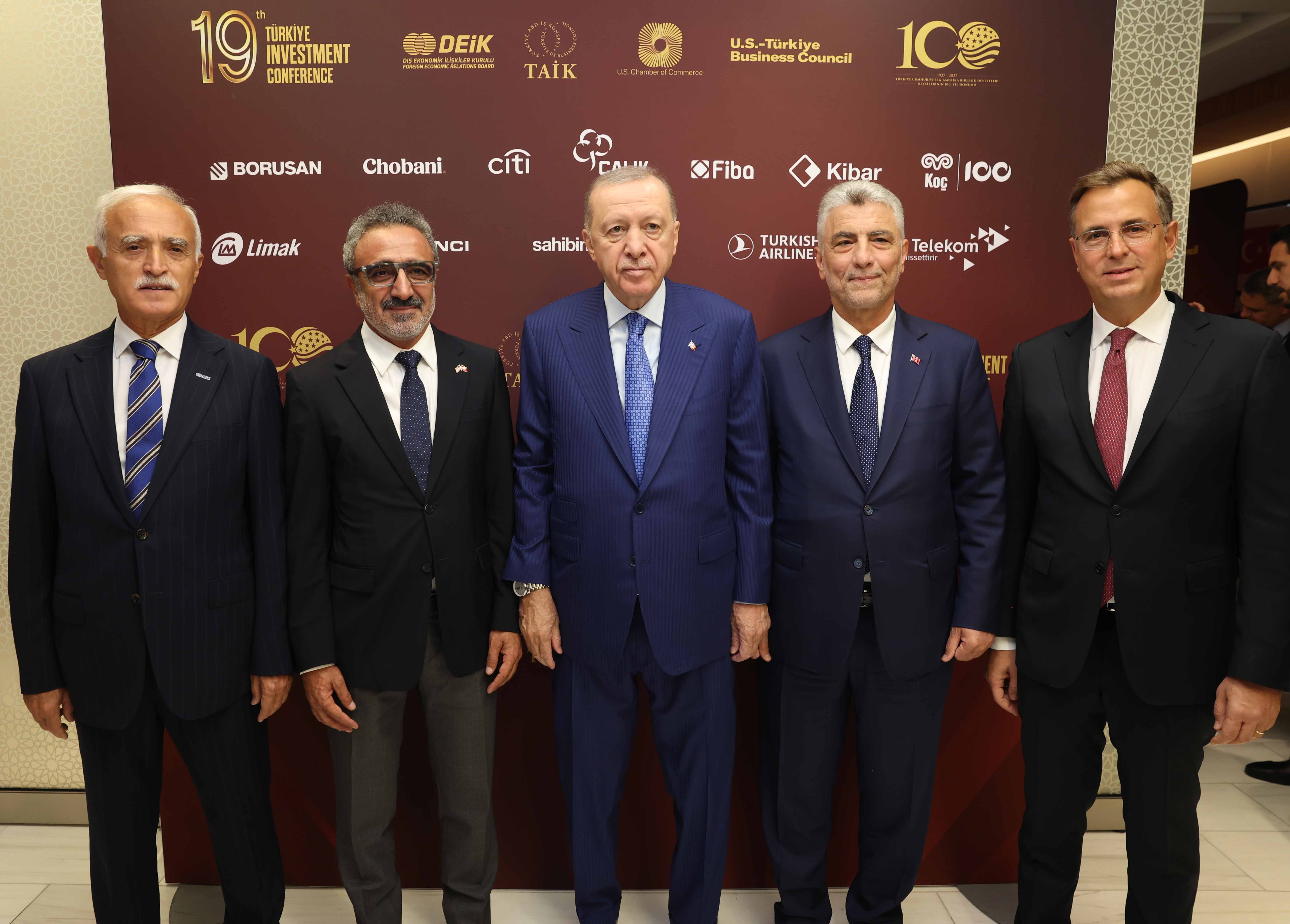 Erdoğan iş dünyası temsilcileriyle bir arada