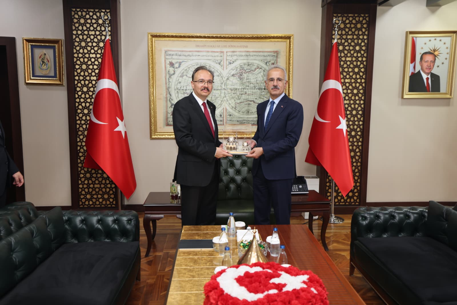 Bakan Uraloğlu AK Parti İl Başkanlığında konuştu