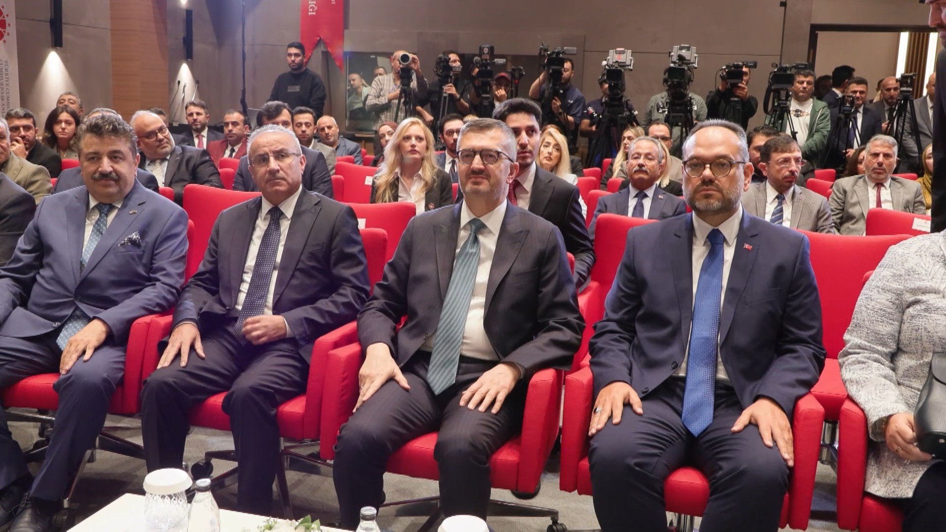 İletişim Başkanı Burhanettin Duran panelde konuştu