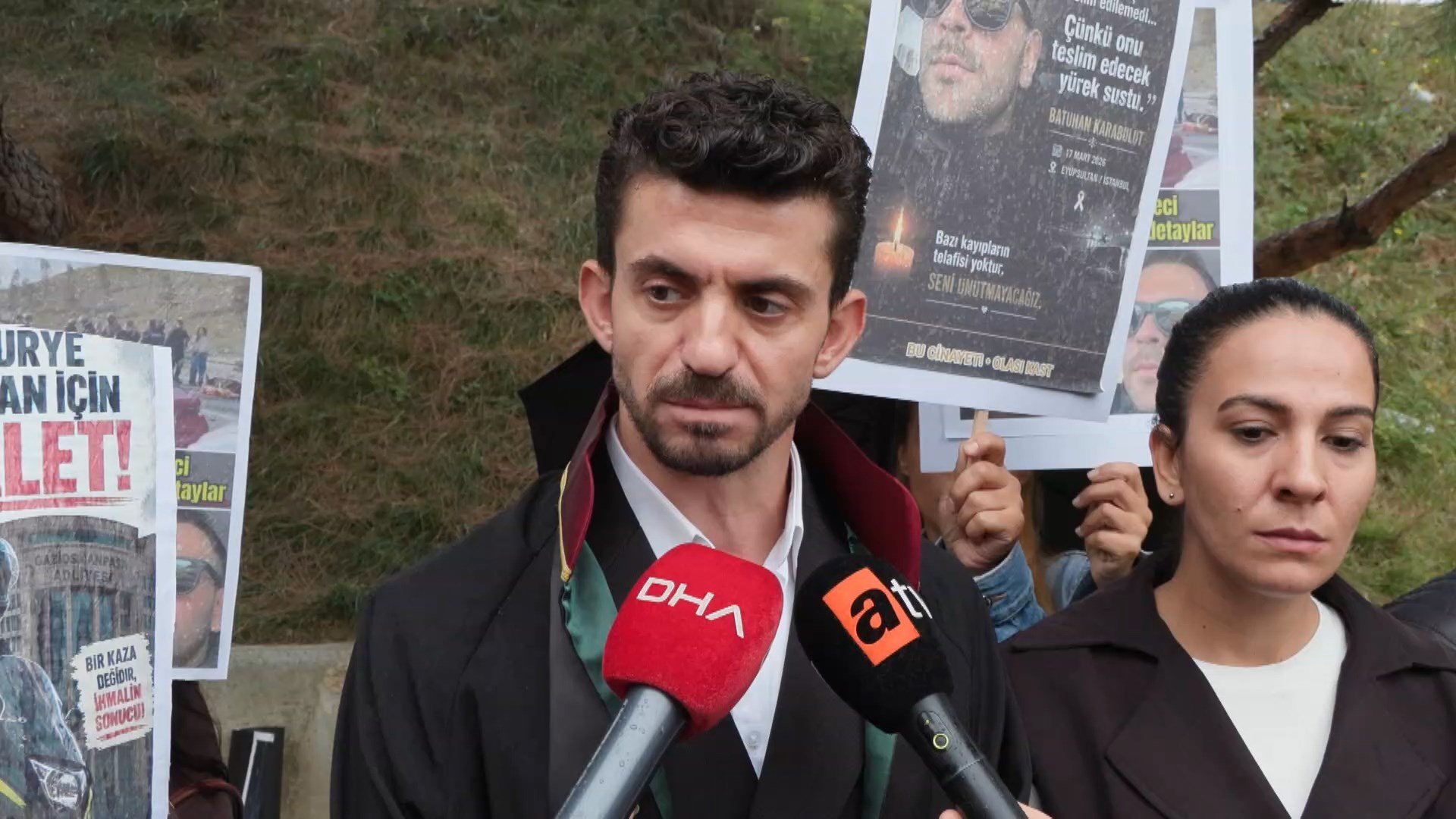 Batuhan Karabulut’un ailesi adliye önünde