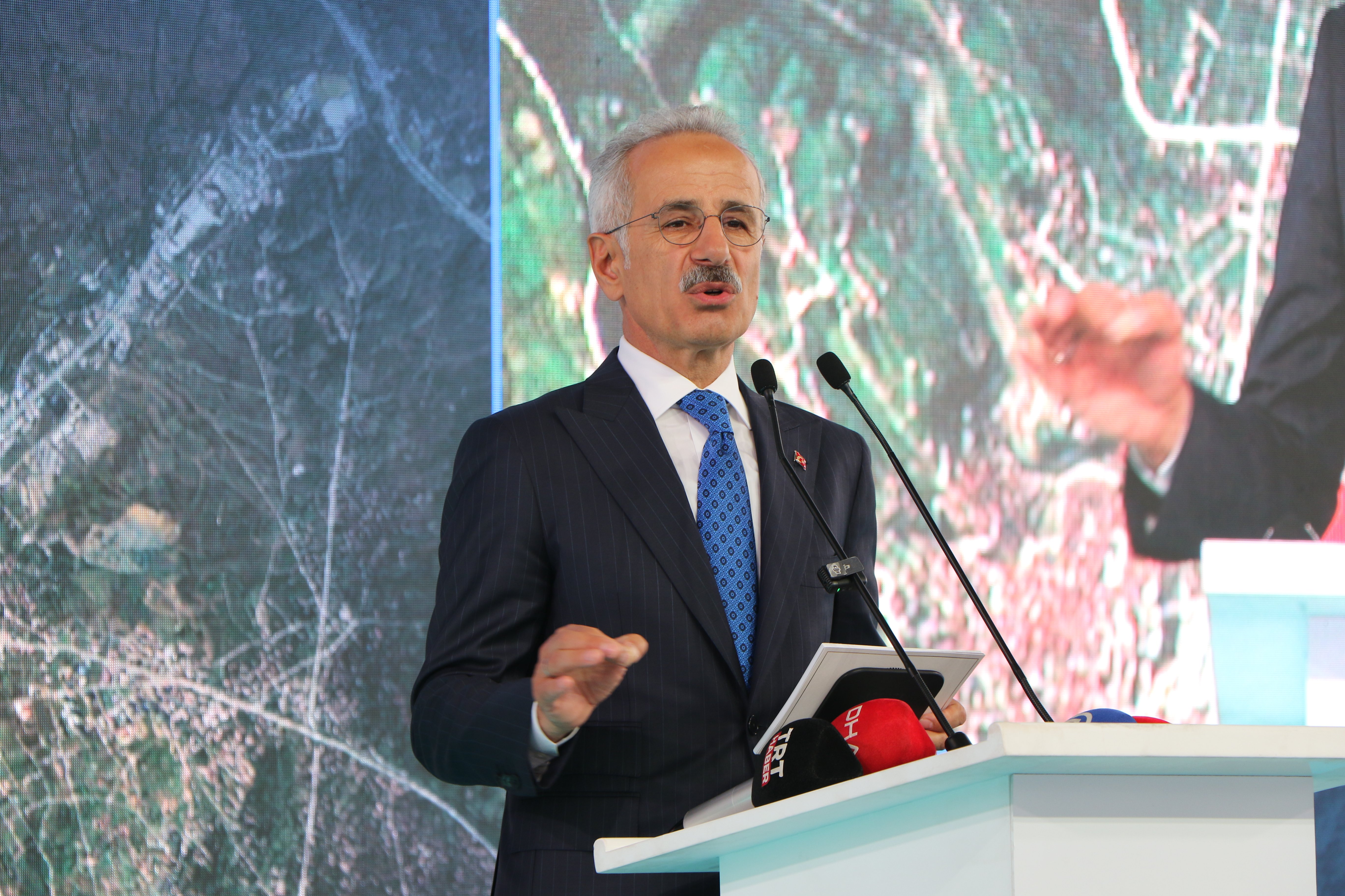 Bakan Uraloğlu hızlı tren projesi hakkında konuşuyor