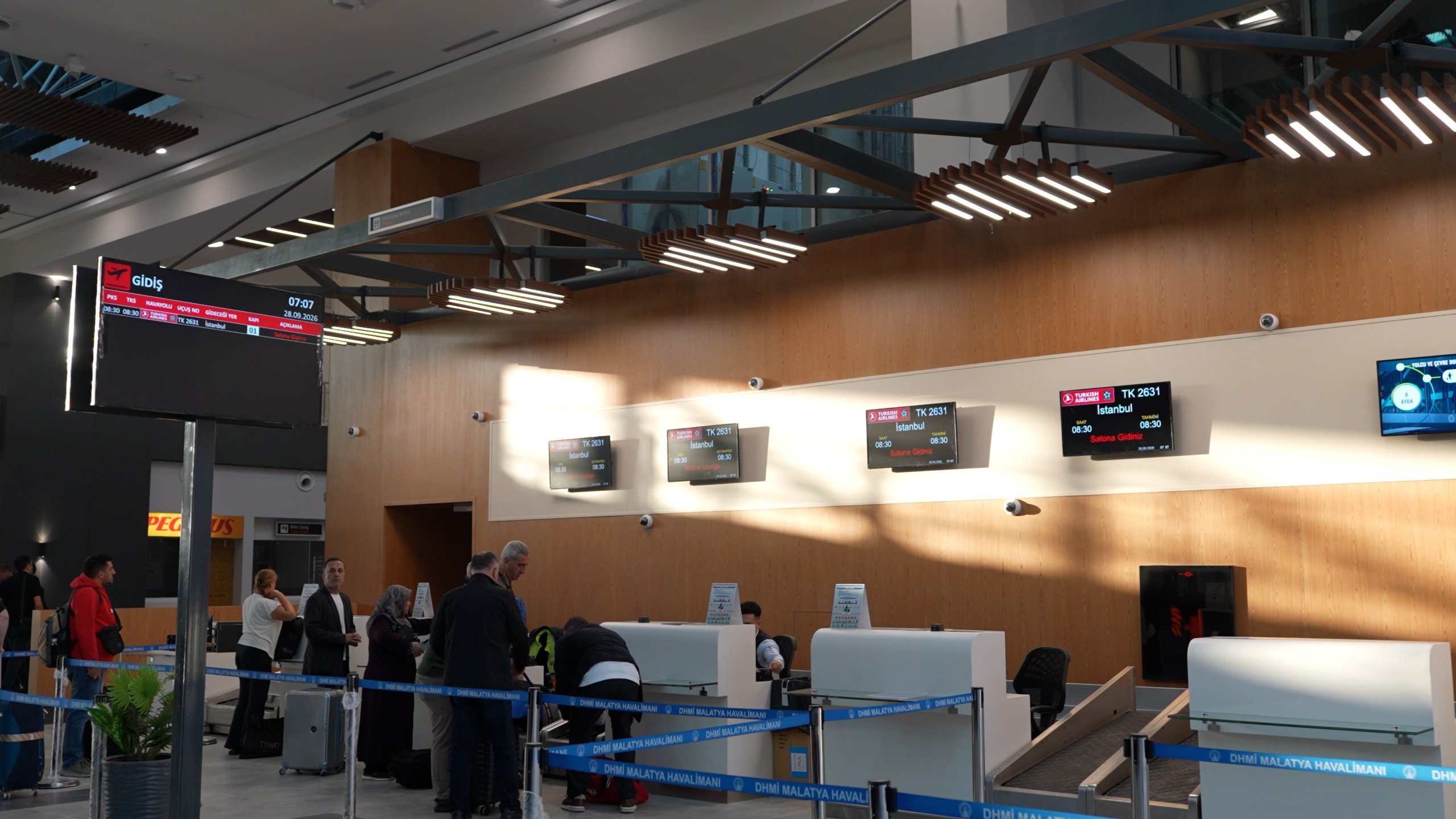 Malatya Havalimanı yeni terminal binası check-in salonu