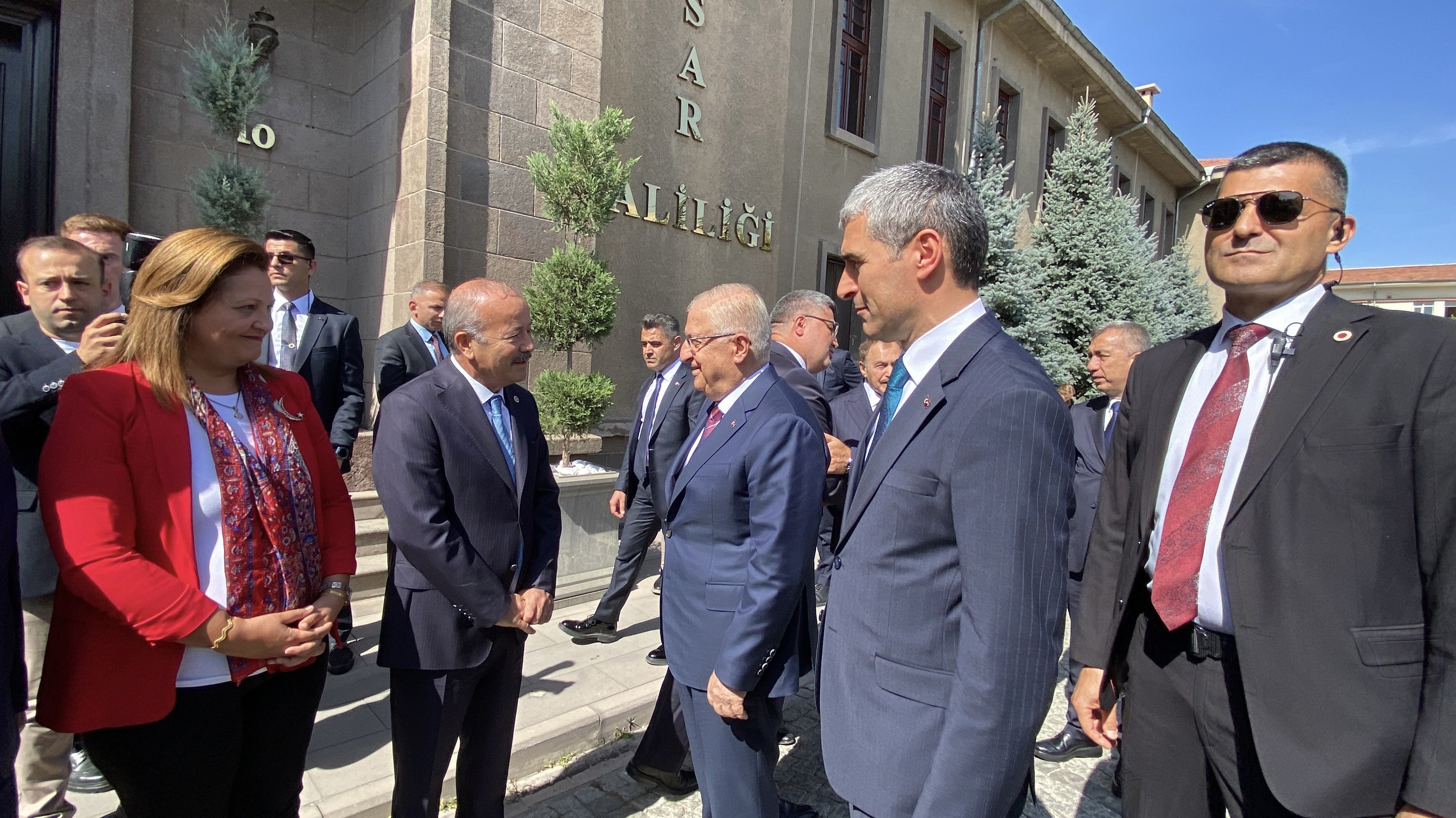 Milli Savunma Bakanı Yaşar Güler, Afyonkarahisar Belediye Başkanı Burcu Köksal ile görüştü