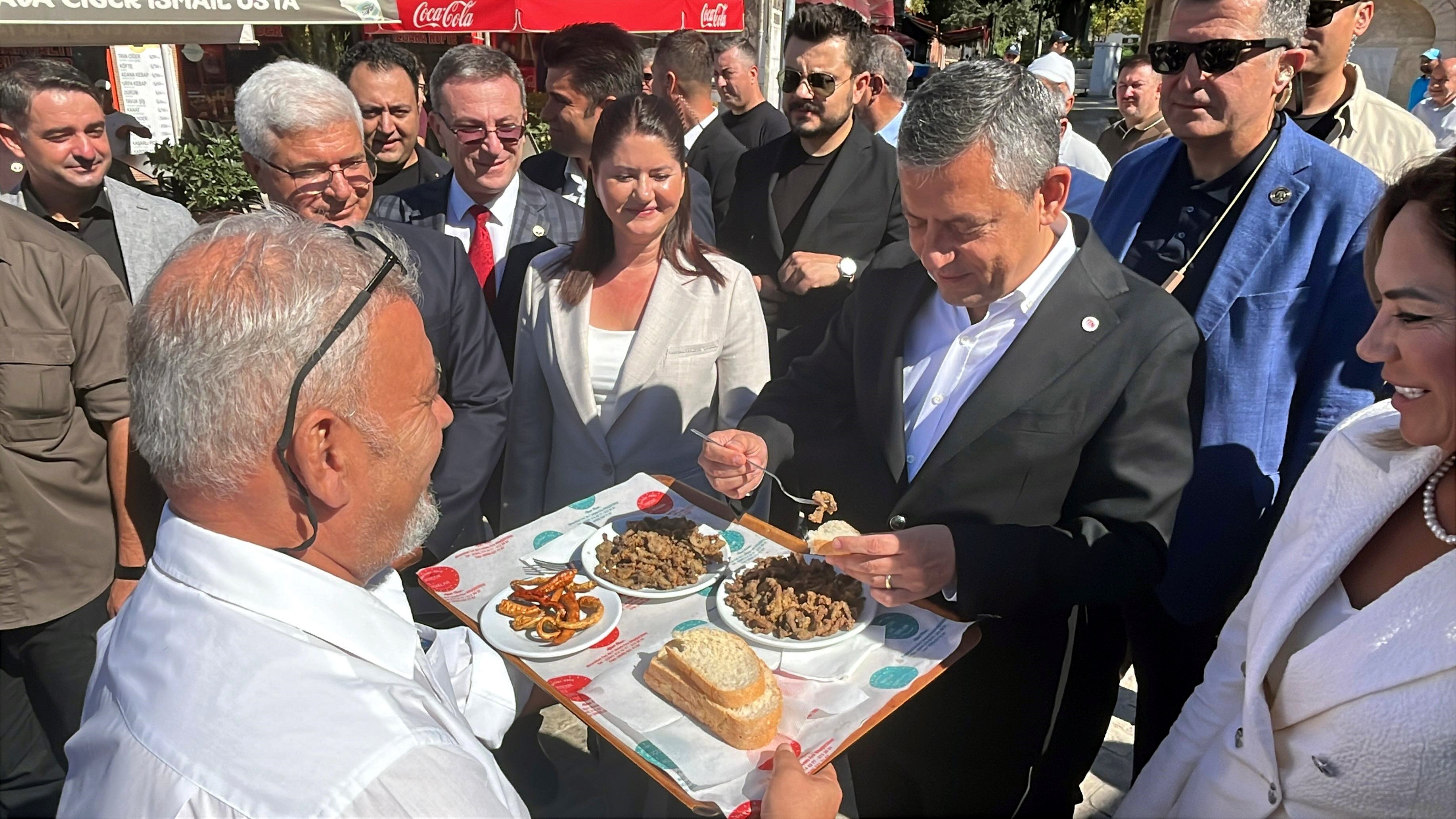 Özgür Özel vatandaşlarla buluştu