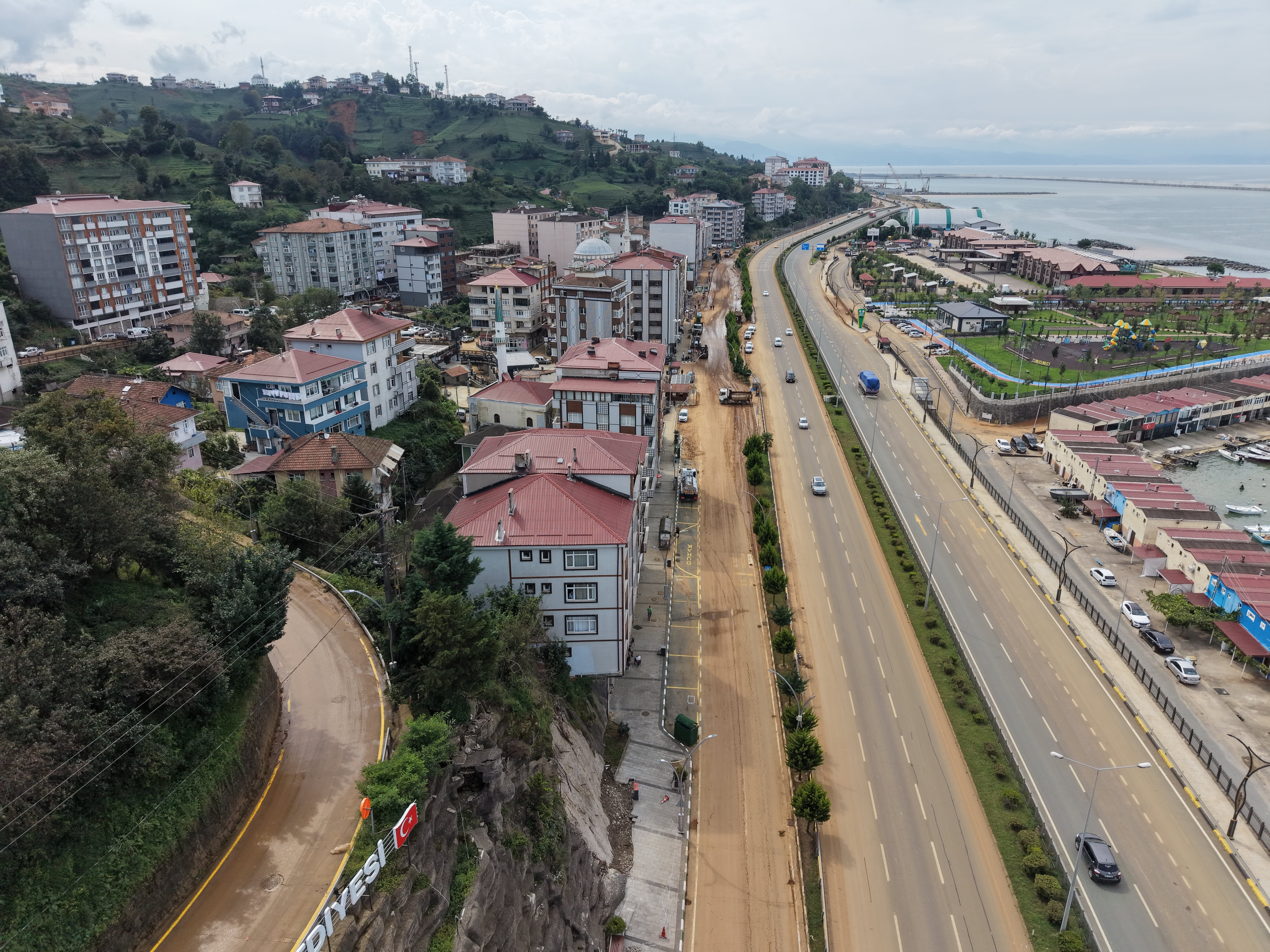 İyidere sel temizliği çalışmaları devam ediyor