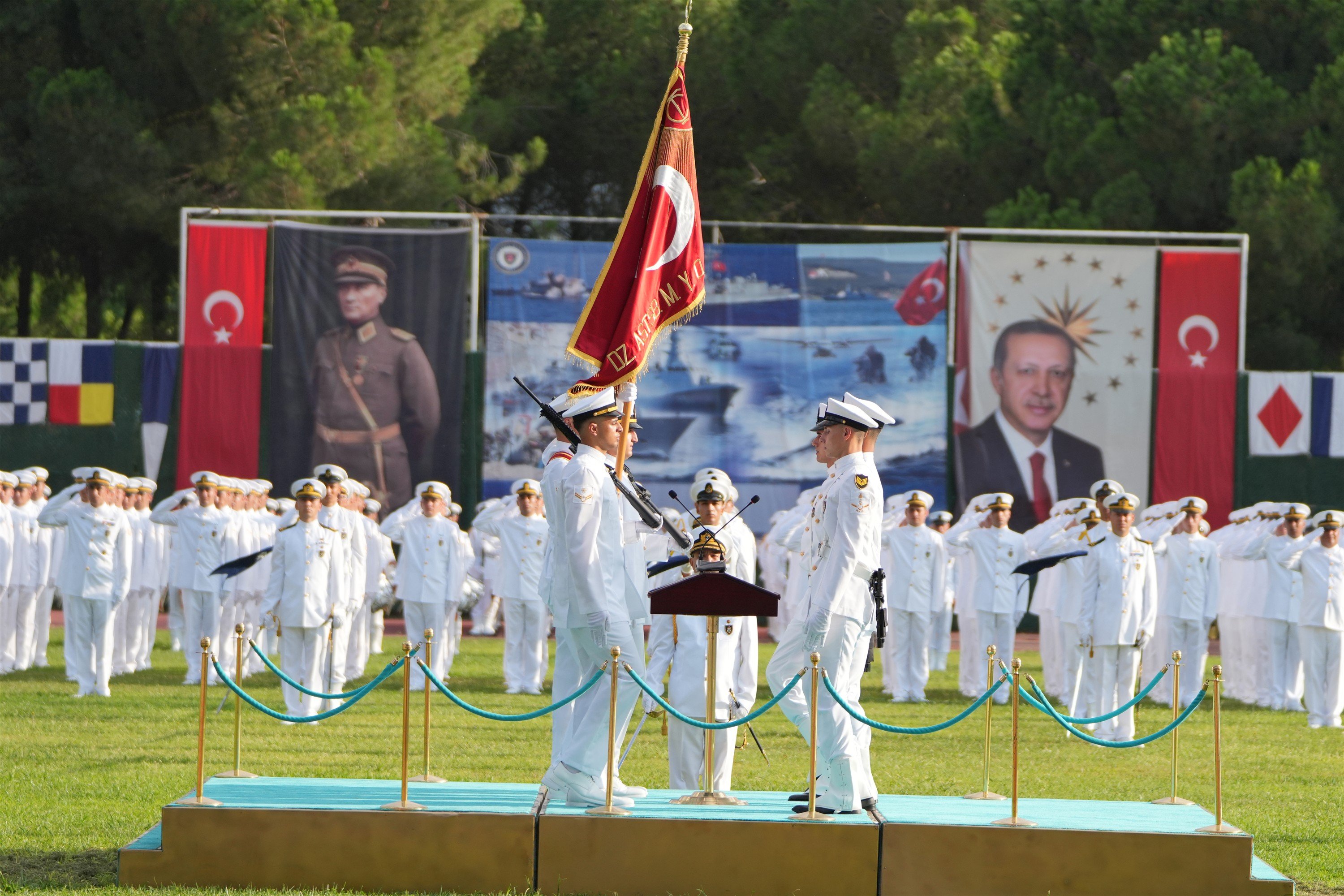 Deniz astsubayı mezuniyet töreni komutan