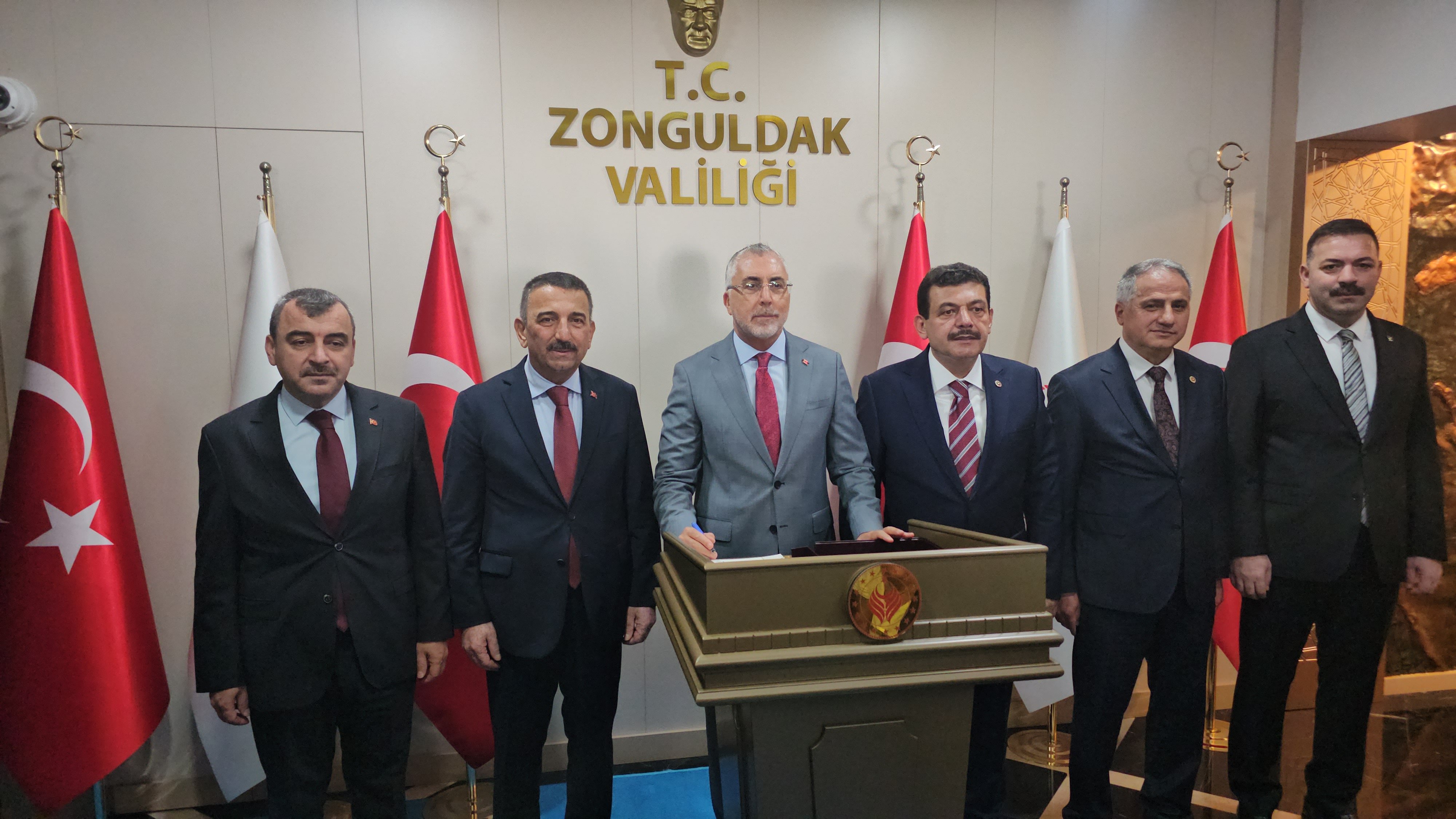 Bakan Işıkhan vatandaşlarla