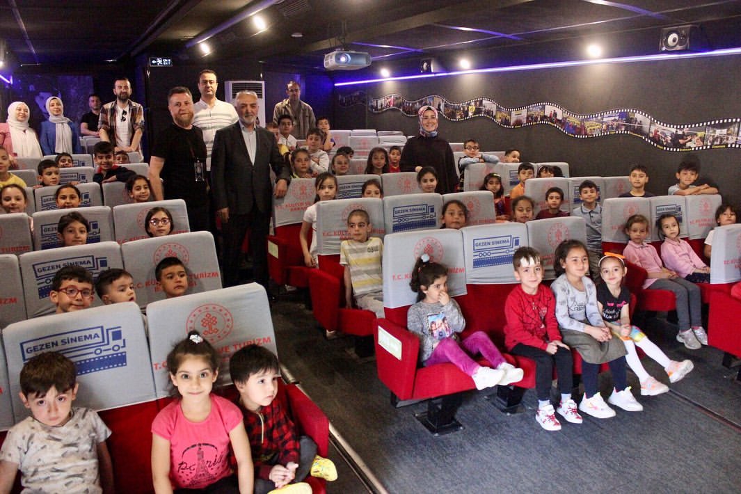 Çocuklar İçin Gezen Sinema gösterimi