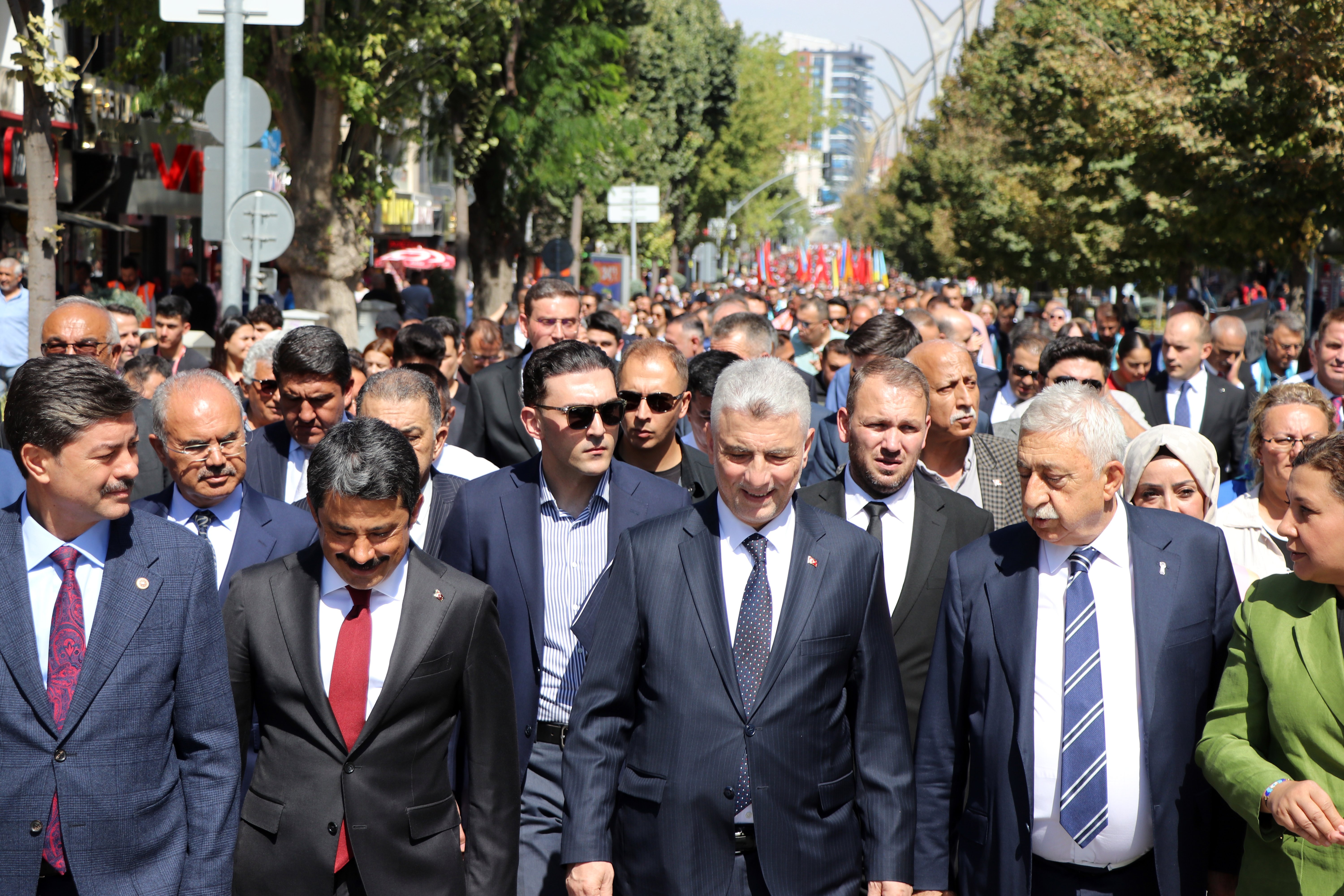Ticaret Bakanı Ömer Bolat Ahi Evran Külliyesi ziyareti