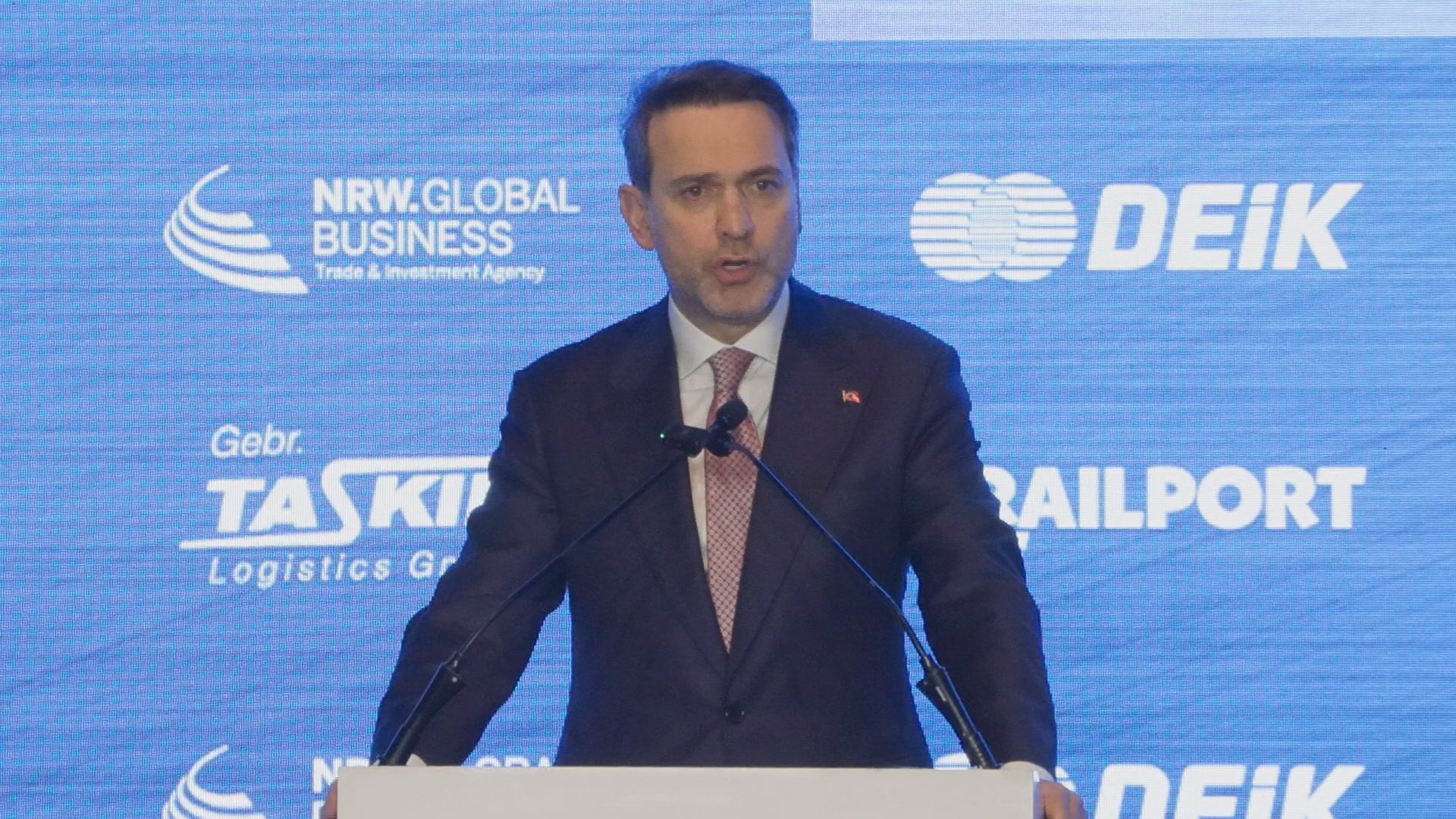 Enerji ve Tabii Kaynaklar Bakanı Alparslan Bayraktar, Türkiye-Kuzey Ren Vestfalya İş Forumu