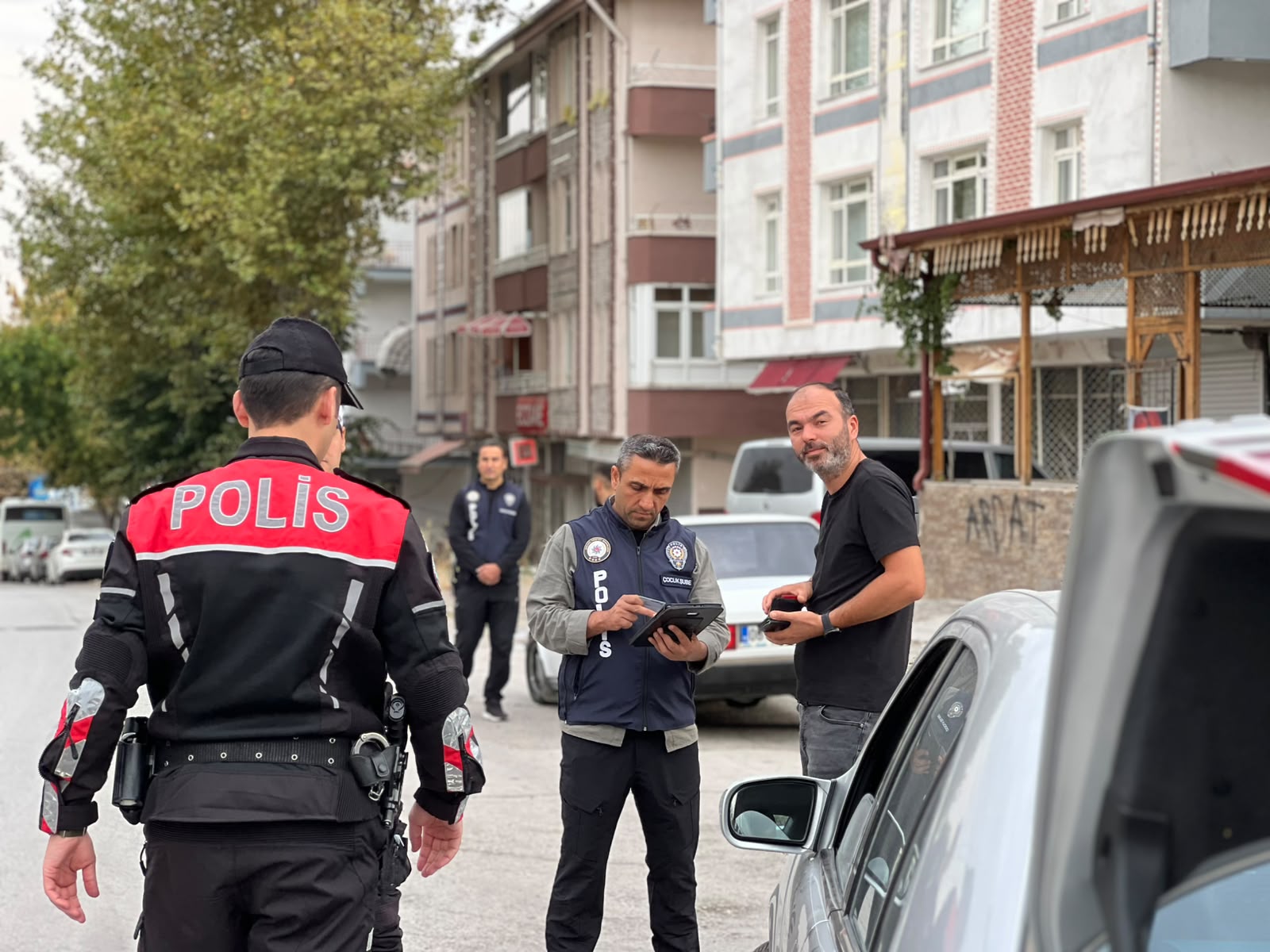 Polis Amca İlkokulu çevresinde denetim