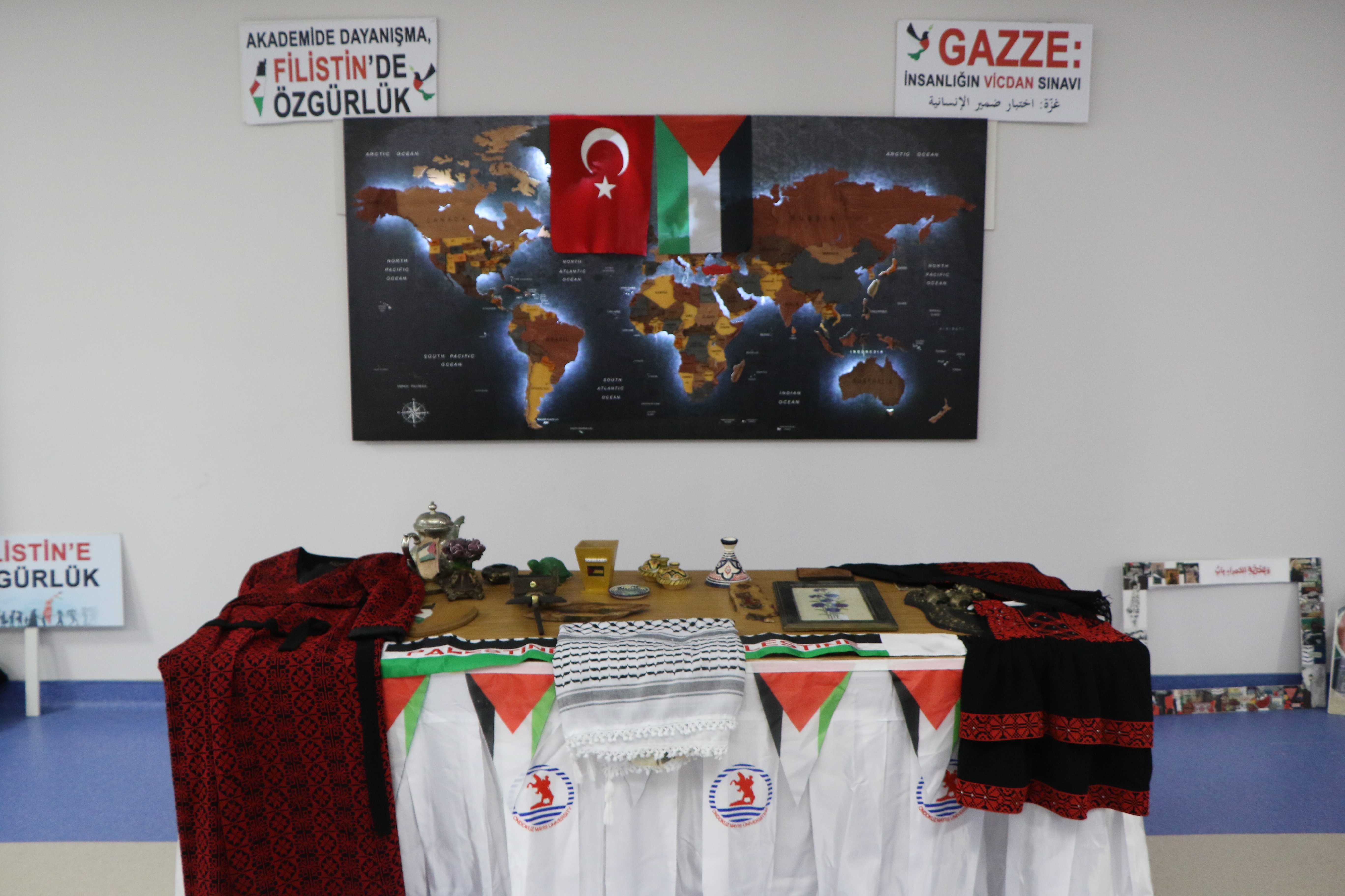 OMÜ’de düzenlenen Gazze konferansı katılımcıları