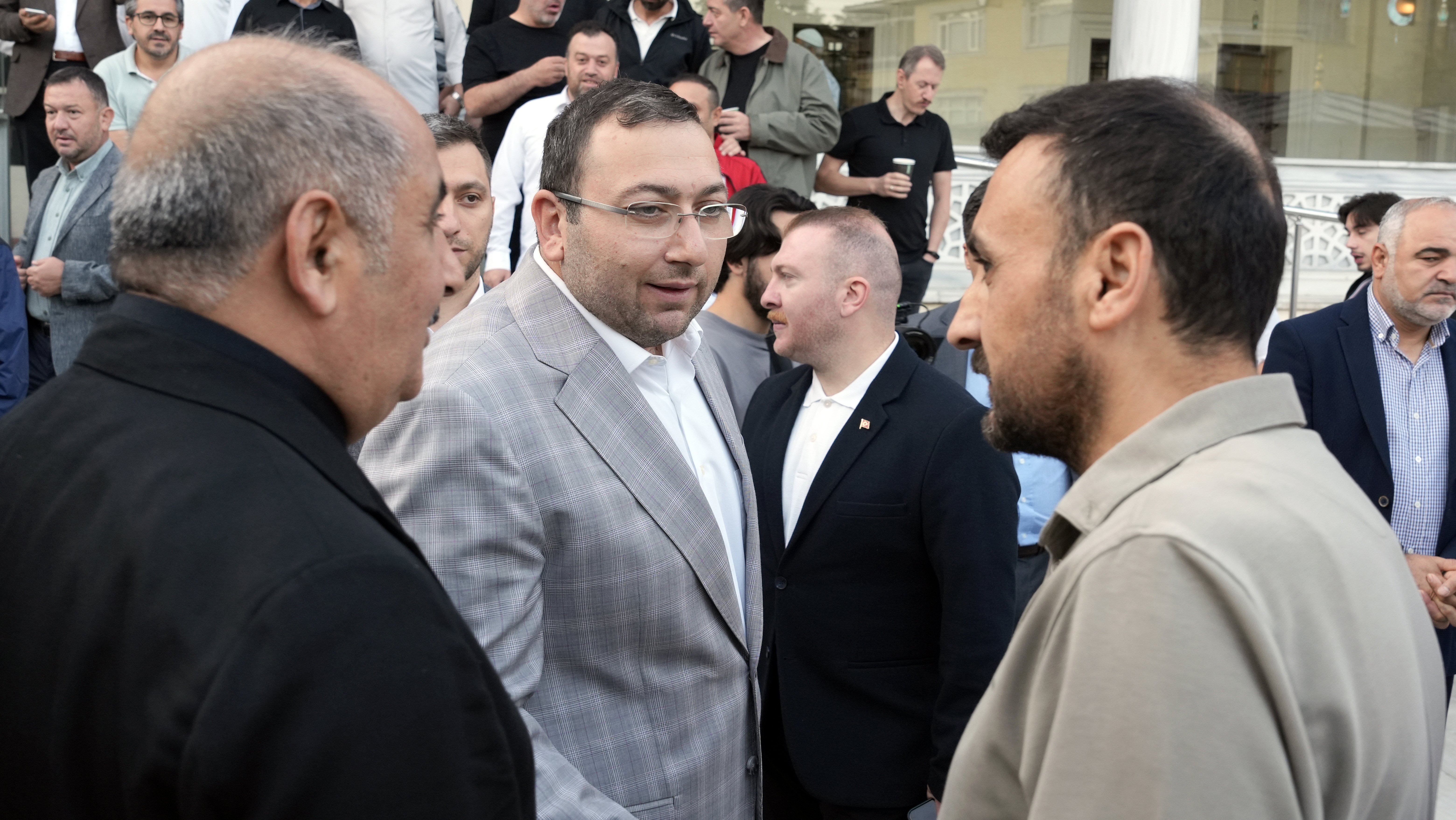 Üsküdar Belediye Başkan Vekili Dündar Ziya Gültekin esnaf ziyaretinde