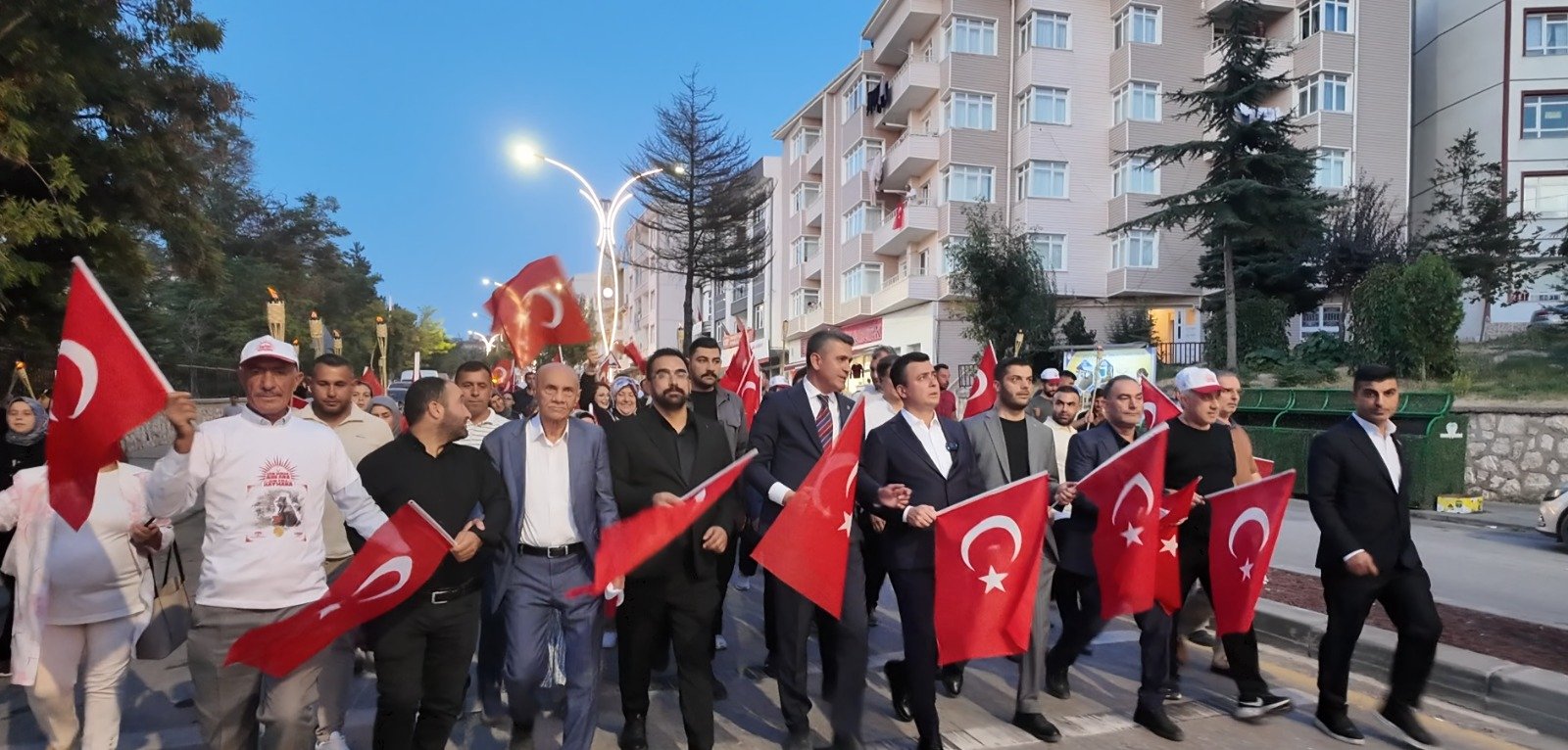 AK Parti Ankara İl Başkanı Hakan Han Özcan konuşma yaparken