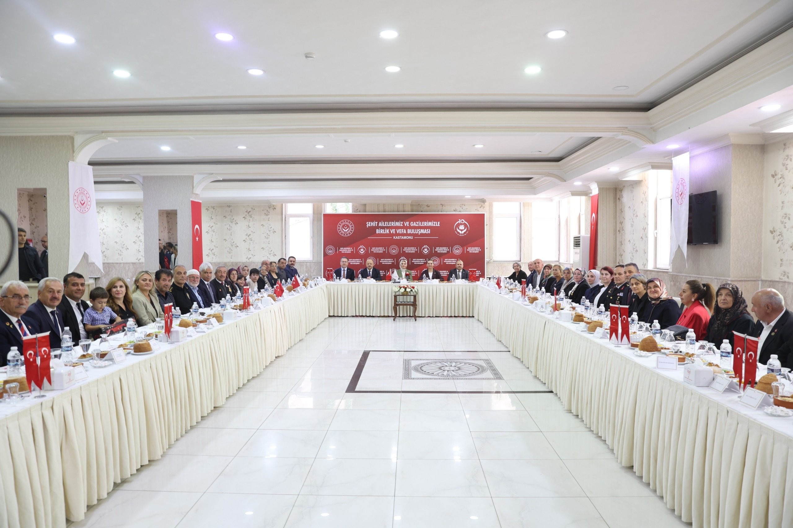 Şehit aileleri ve gazilerle buluşma