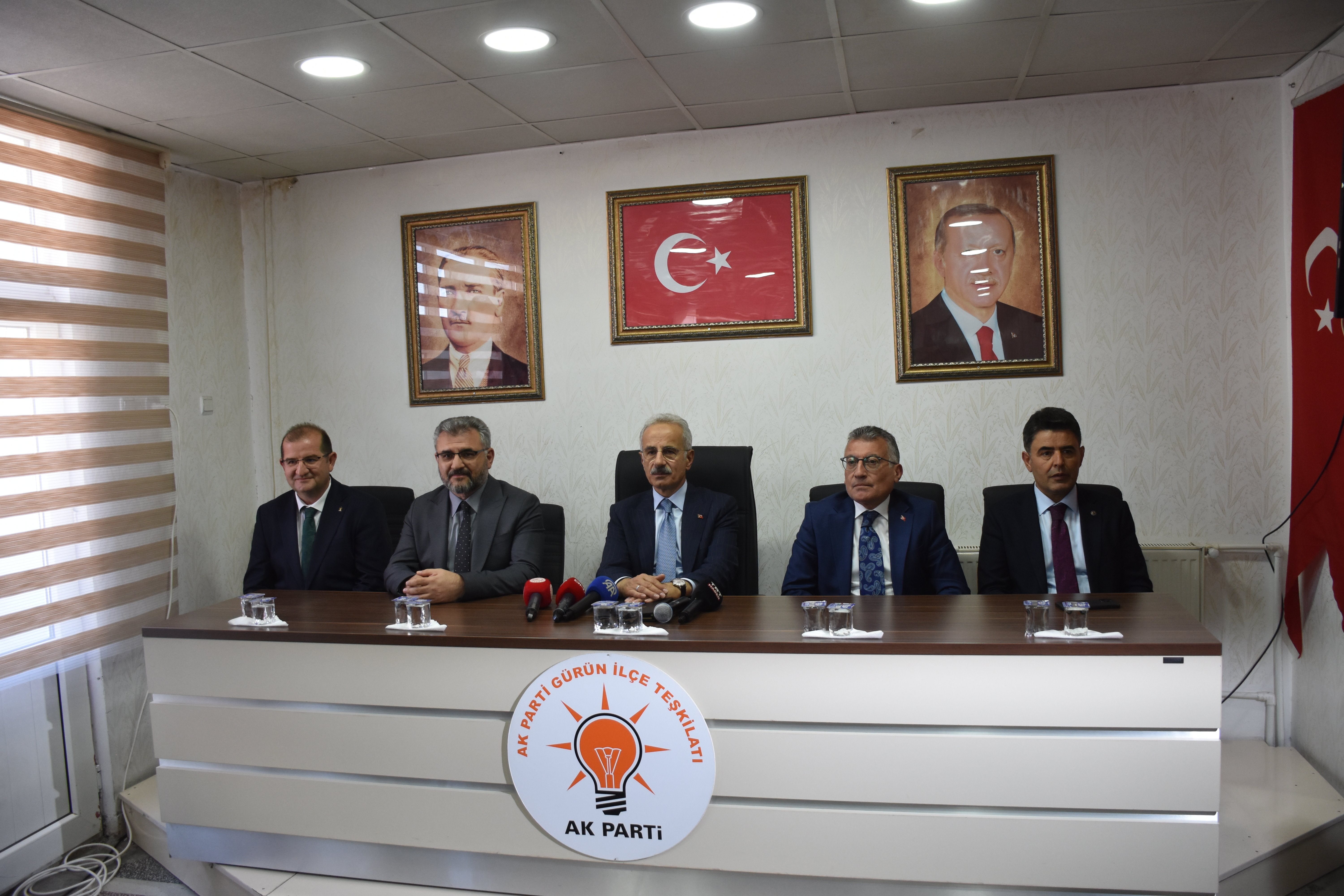 Bakan Uraloğlu öğrencilerle