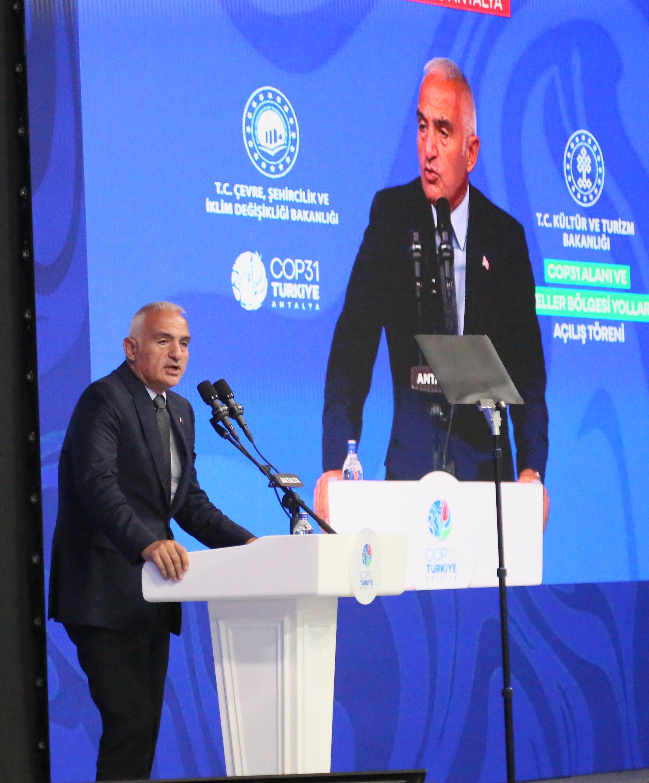 Bakan Murat Kurum COP31 alanında incelemelerde bulunuyor