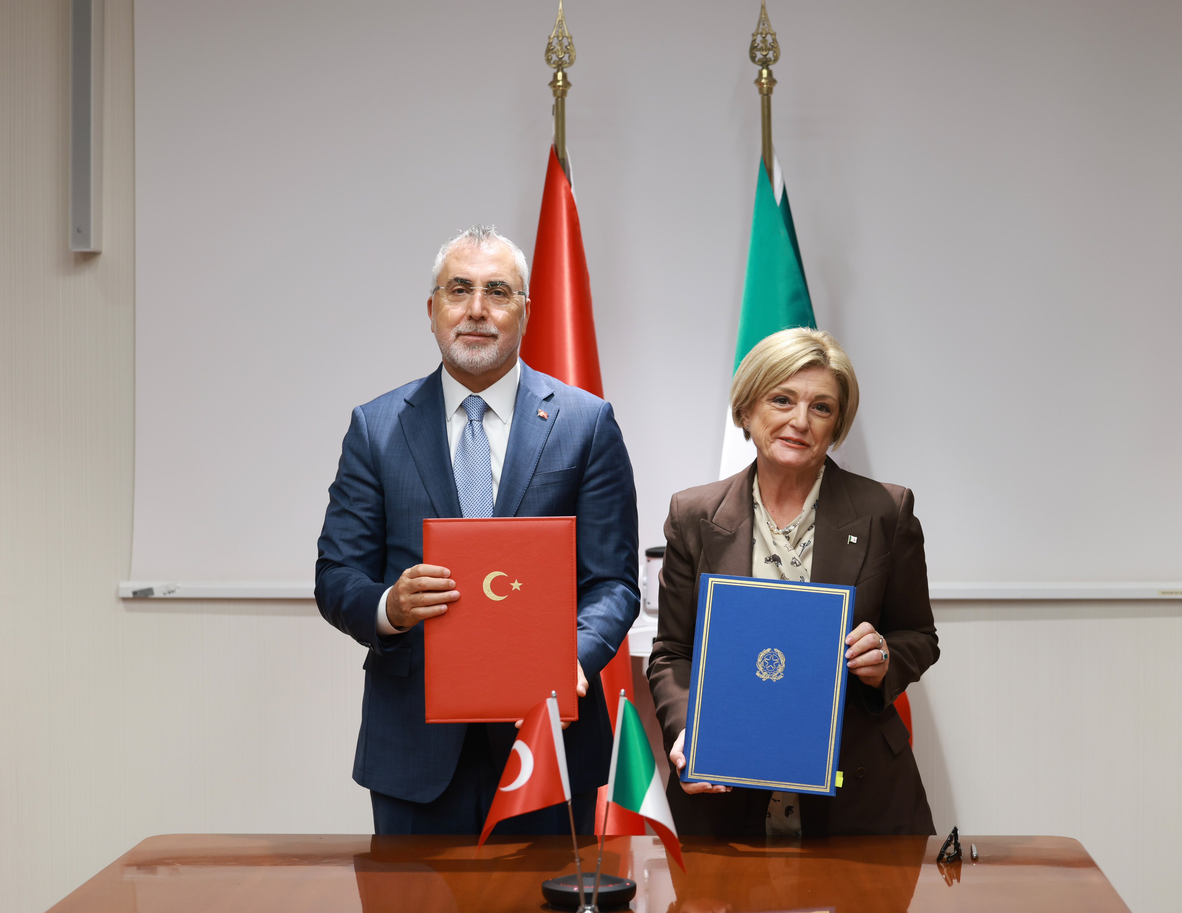 Vedat Işıkhan ve Marina Elvira Calderone işbirliği mutabakatı imzaladı