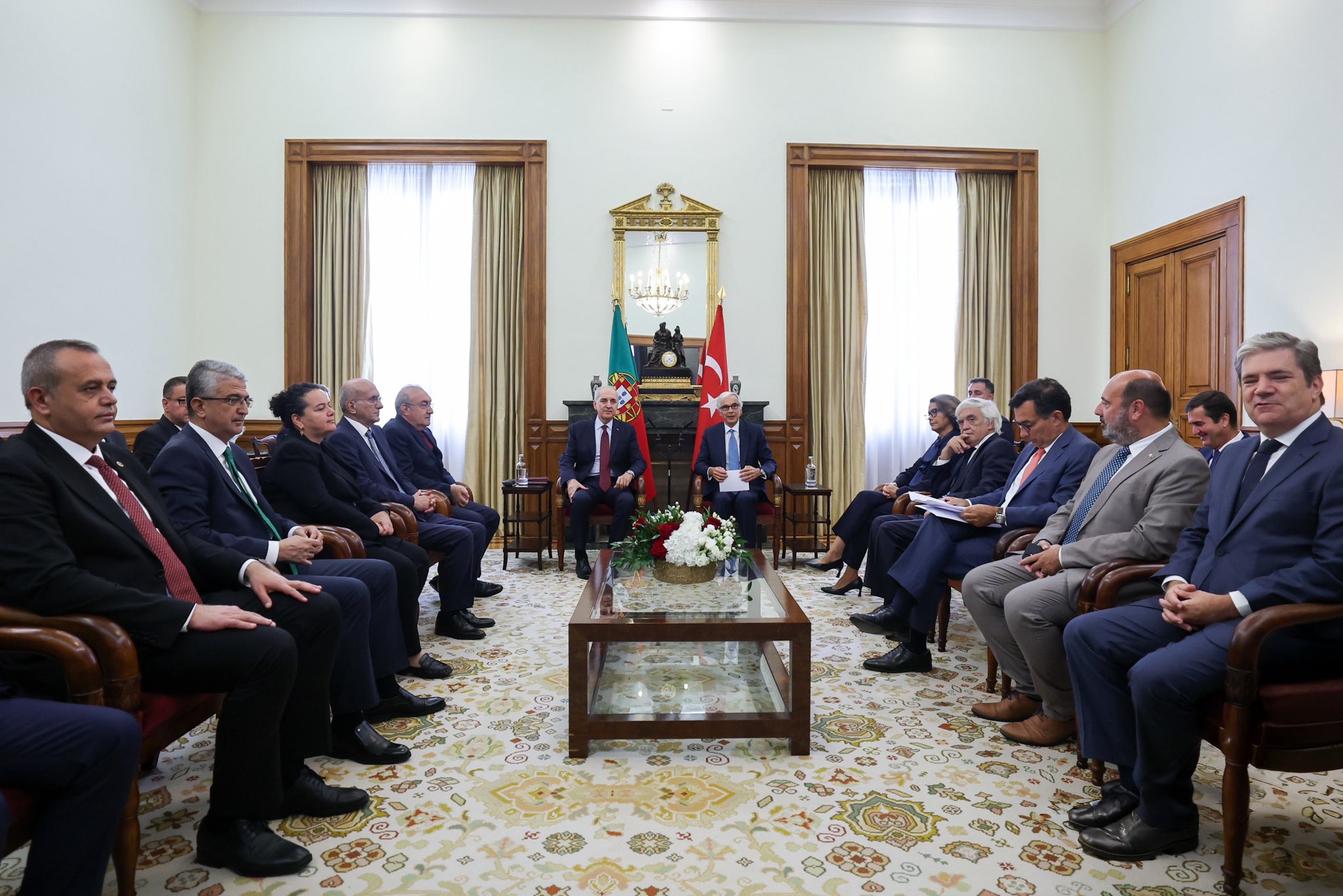 TBMM Başkanı Numan Kurtulmuş ve Portekiz Meclis Başkanı Jose Pedro Aguiar-Branco heyetler arası görüşmede